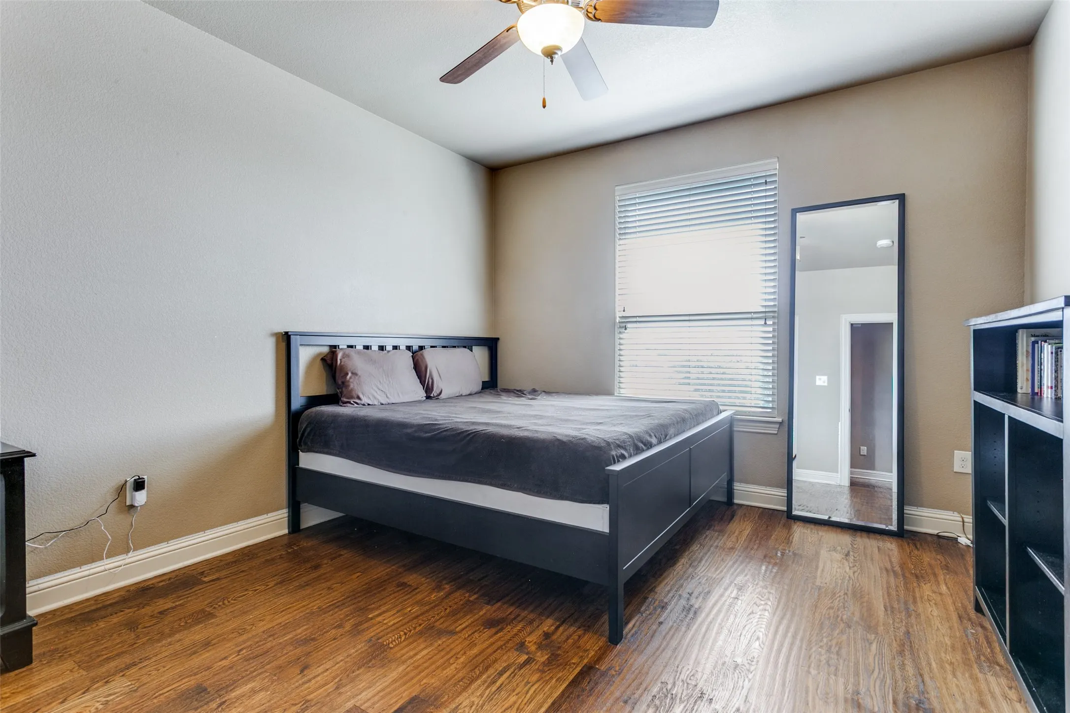 Single Family Residence For Sale in Tarrant County , 6800 Woodland Hills Drive, North Richland Hills, Texas 76182, 4 Bedroom, 4 Bathroom, 2 Garage spaces, 3,505 Sqft, built in 2014, Preowned, mls#21211130, Real Estate Agent in North Richland Hills, Homes For Sale in Tarrant county, Homes For Sale in North Richland Hills, Realtor in North Richland Hills Texas, Real Estate Brokerage Independent Realty Texas, Luminita Cordes Realtor