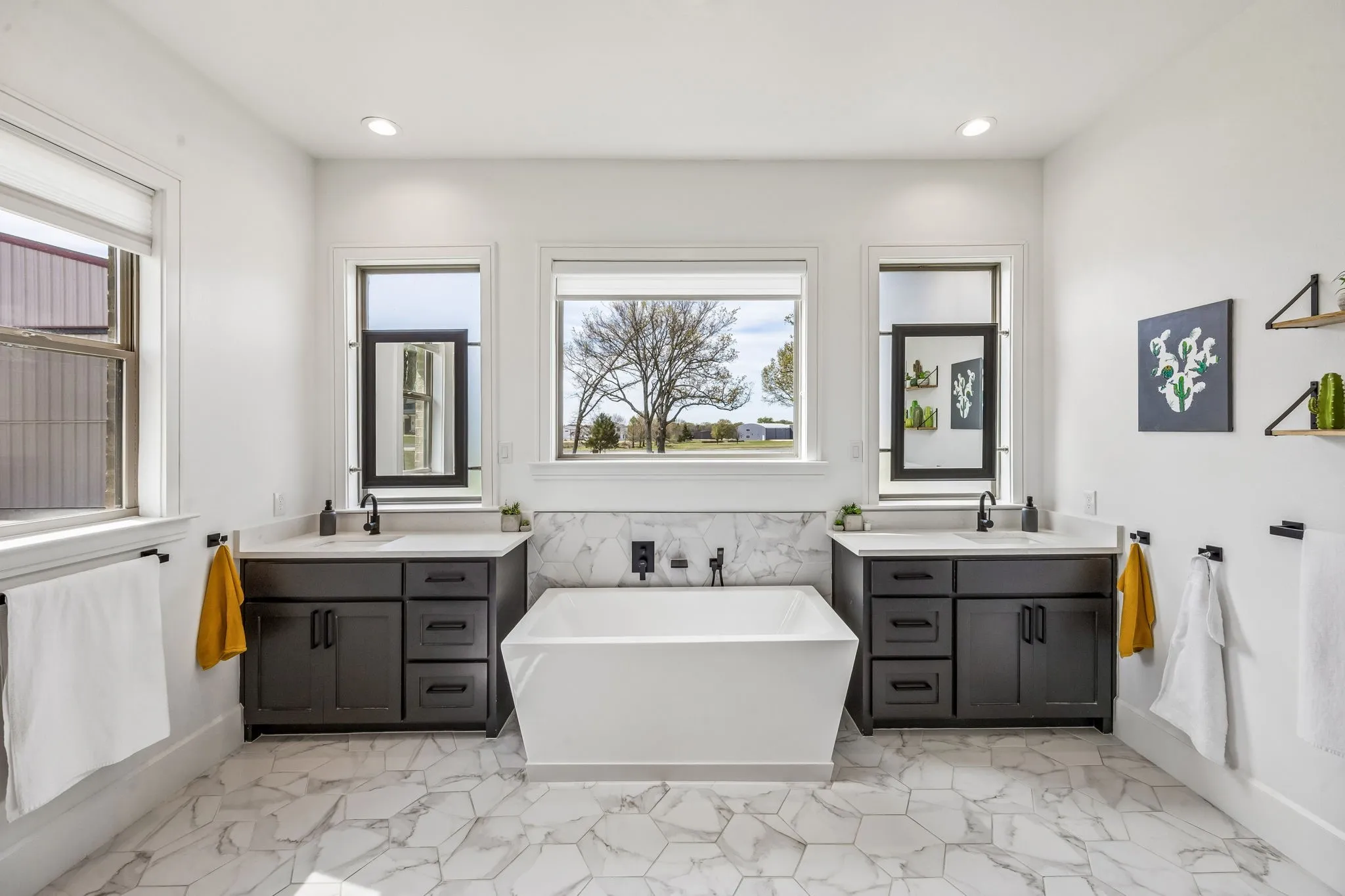 Single Family Residence For Sale in Van Zandt County , 366 Private Road 7005, Edgewood, Texas 75117, 5 Bedroom, 3 Bathroom, 2 Garage spaces, 3,008 Sqft, built in 2021, Preowned, mls#21211573, Real Estate Agent in Edgewood, Homes For Sale in Van Zandt county, Homes For Sale in Edgewood, Realtor in Edgewood Texas, Real Estate Brokerage Independent Realty Texas, Luminita Cordes Realtor