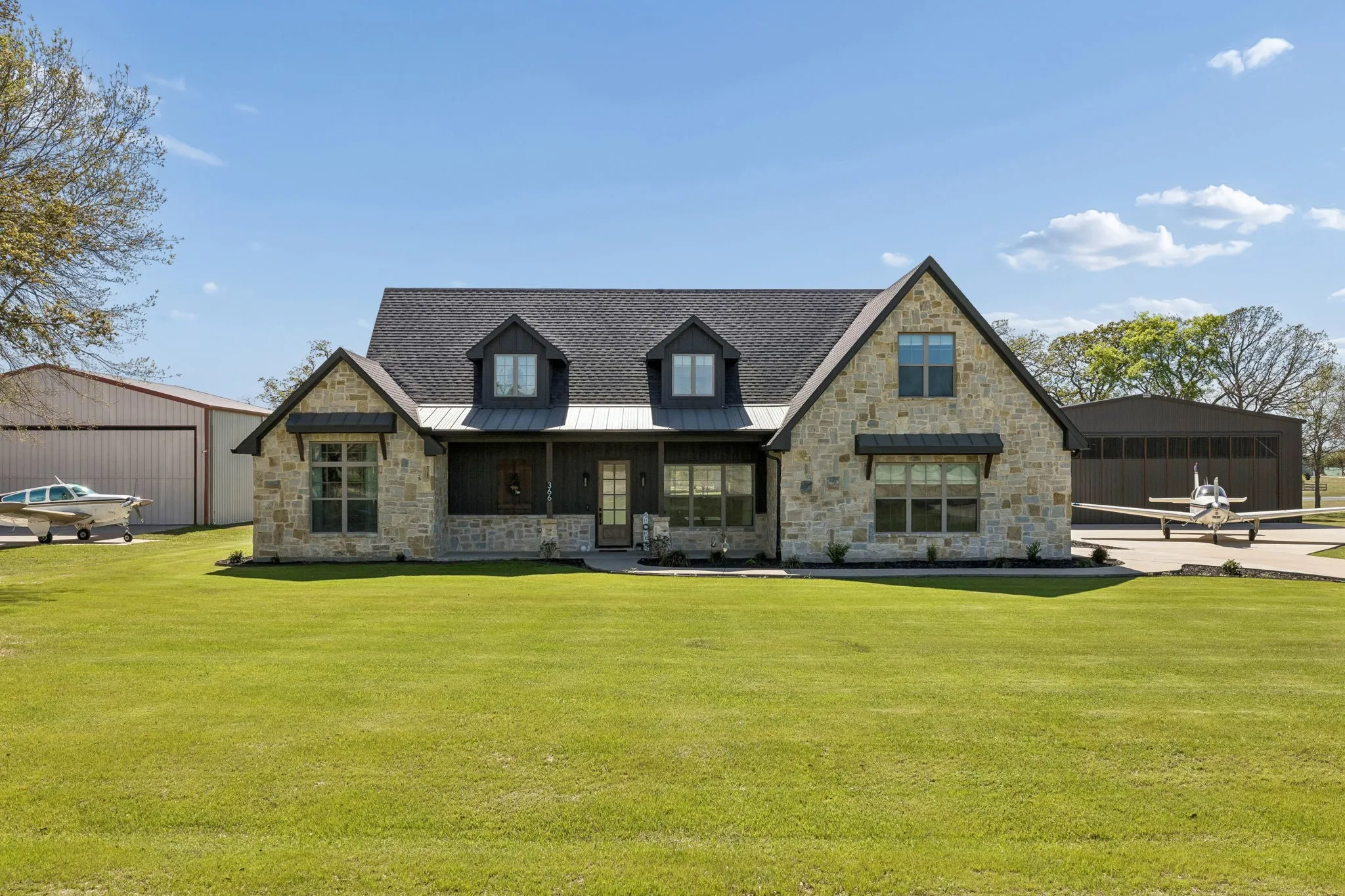 Single Family Residence For Sale in Van Zandt County , 366 Private Road 7005, Edgewood, Texas 75117, 5 Bedroom, 3 Bathroom, 2 Garage spaces, 3,008 Sqft, built in 2021, Preowned, mls#21211573, Real Estate Agent in Edgewood, Homes For Sale in Van Zandt county, Homes For Sale in Edgewood, Realtor in Edgewood Texas, Real Estate Brokerage Independent Realty Texas, Luminita Cordes Realtor