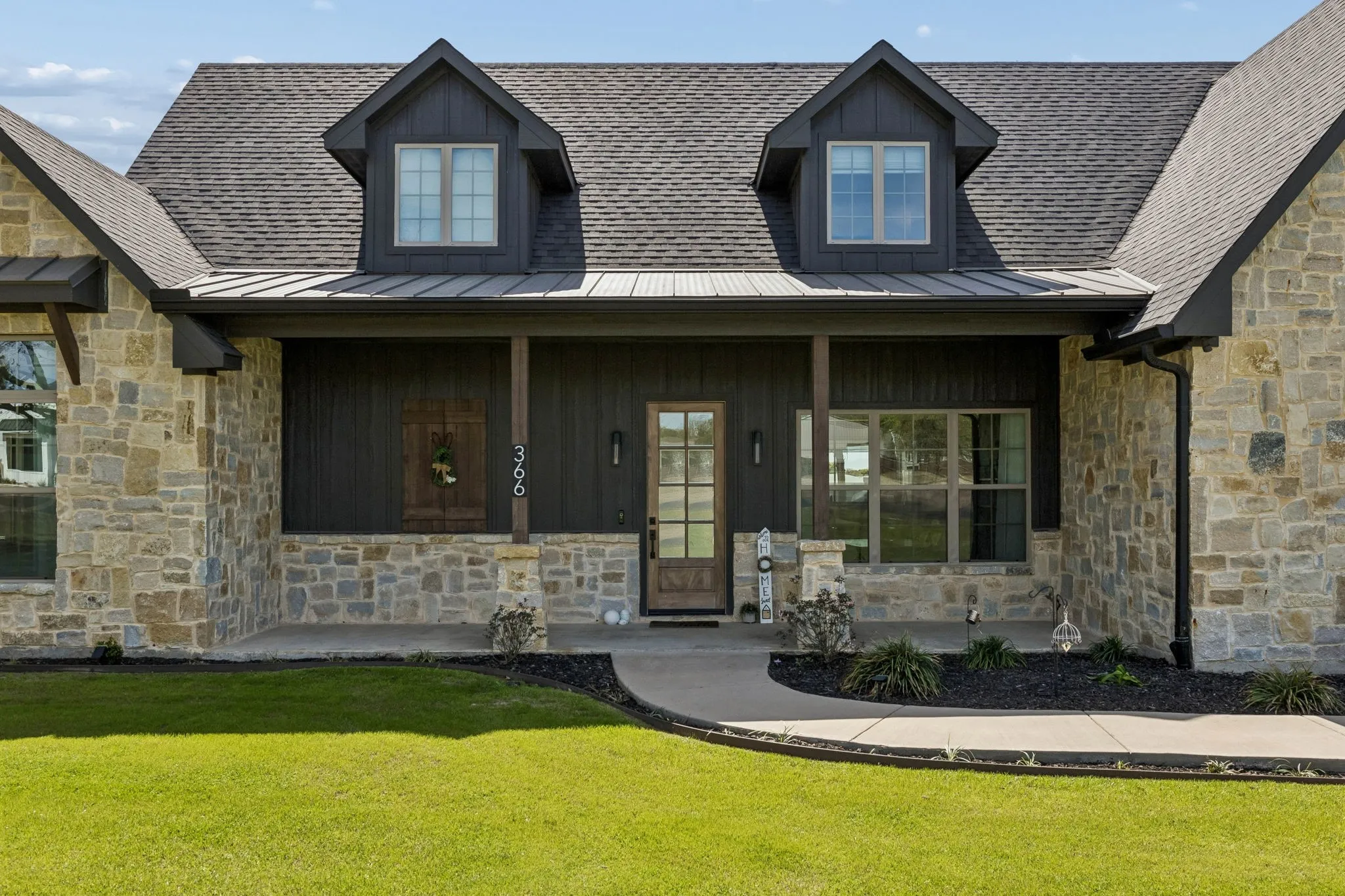 Single Family Residence For Sale in Van Zandt County , 366 Private Road 7005, Edgewood, Texas 75117, 5 Bedroom, 3 Bathroom, 2 Garage spaces, 3,008 Sqft, built in 2021, Preowned, mls#21211573, Real Estate Agent in Edgewood, Homes For Sale in Van Zandt county, Homes For Sale in Edgewood, Realtor in Edgewood Texas, Real Estate Brokerage Independent Realty Texas, Luminita Cordes Realtor