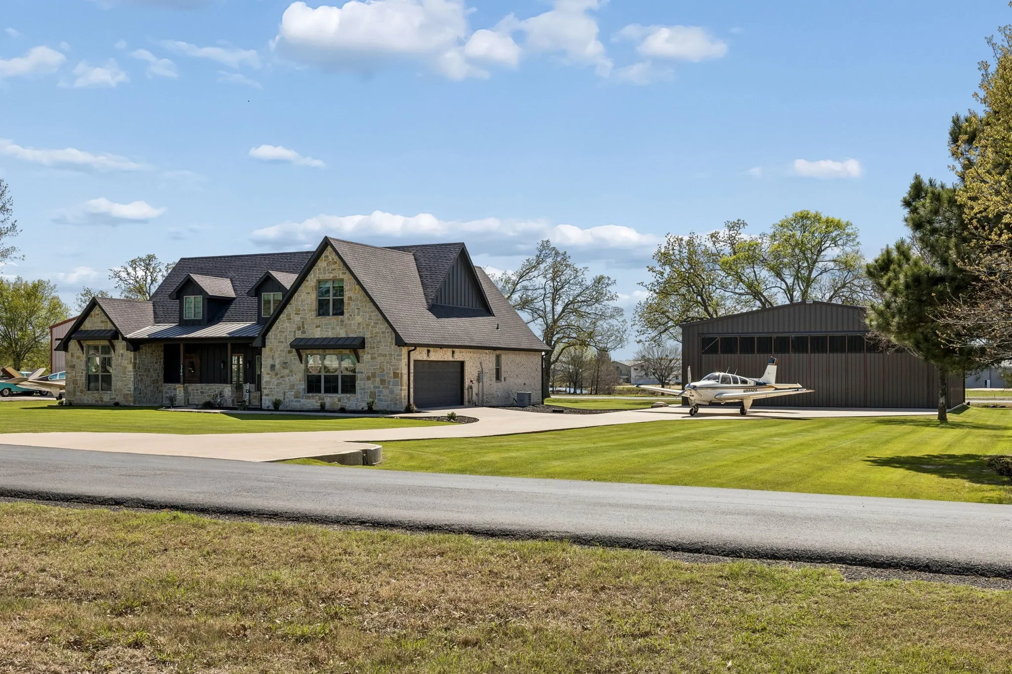 Single Family Residence For Sale in Van Zandt County , 366 Private Road 7005, Edgewood, Texas 75117, 5 Bedroom, 3 Bathroom, 2 Garage spaces, 3,008 Sqft, built in 2021, Preowned, mls#21211573, Real Estate Agent in Edgewood, Homes For Sale in Van Zandt county, Homes For Sale in Edgewood, Realtor in Edgewood Texas, Real Estate Brokerage Independent Realty Texas, Luminita Cordes Realtor