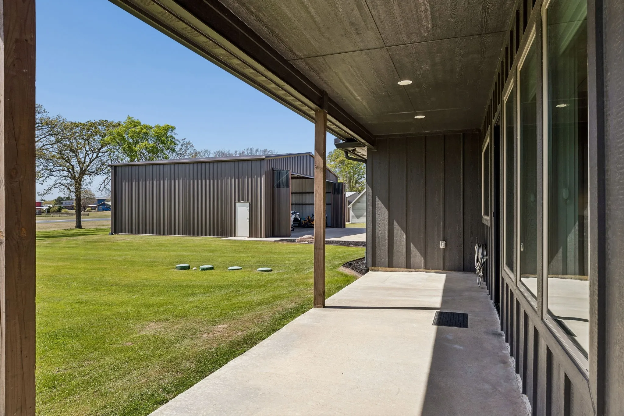 Single Family Residence For Sale in Van Zandt County , 366 Private Road 7005, Edgewood, Texas 75117, 5 Bedroom, 3 Bathroom, 2 Garage spaces, 3,008 Sqft, built in 2021, Preowned, mls#21211573, Real Estate Agent in Edgewood, Homes For Sale in Van Zandt county, Homes For Sale in Edgewood, Realtor in Edgewood Texas, Real Estate Brokerage Independent Realty Texas, Luminita Cordes Realtor