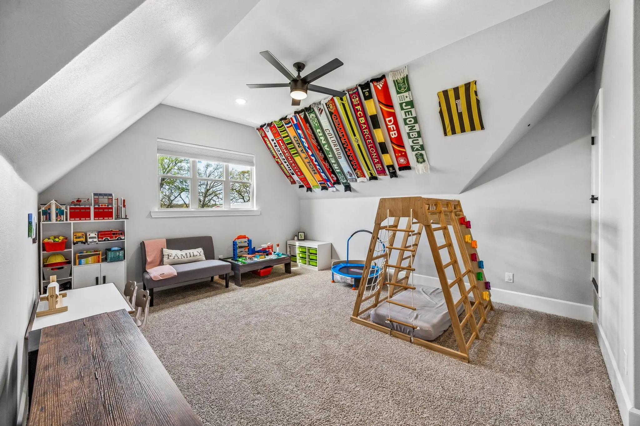 Single Family Residence For Sale in Van Zandt County , 366 Private Road 7005, Edgewood, Texas 75117, 5 Bedroom, 3 Bathroom, 2 Garage spaces, 3,008 Sqft, built in 2021, Preowned, mls#21211573, Real Estate Agent in Edgewood, Homes For Sale in Van Zandt county, Homes For Sale in Edgewood, Realtor in Edgewood Texas, Real Estate Brokerage Independent Realty Texas, Luminita Cordes Realtor