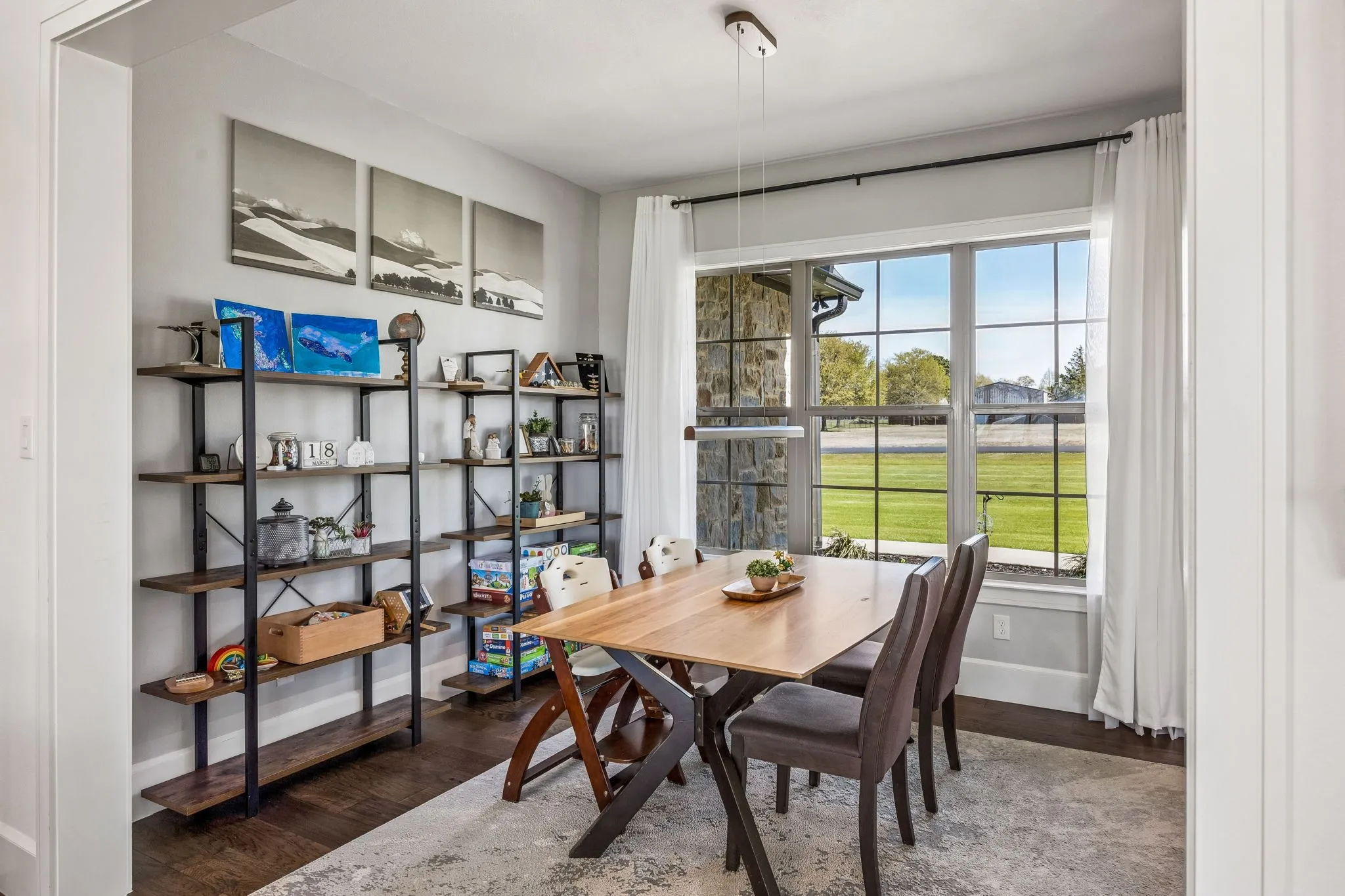 Single Family Residence For Sale in Van Zandt County , 366 Private Road 7005, Edgewood, Texas 75117, 5 Bedroom, 3 Bathroom, 2 Garage spaces, 3,008 Sqft, built in 2021, Preowned, mls#21211573, Real Estate Agent in Edgewood, Homes For Sale in Van Zandt county, Homes For Sale in Edgewood, Realtor in Edgewood Texas, Real Estate Brokerage Independent Realty Texas, Luminita Cordes Realtor
