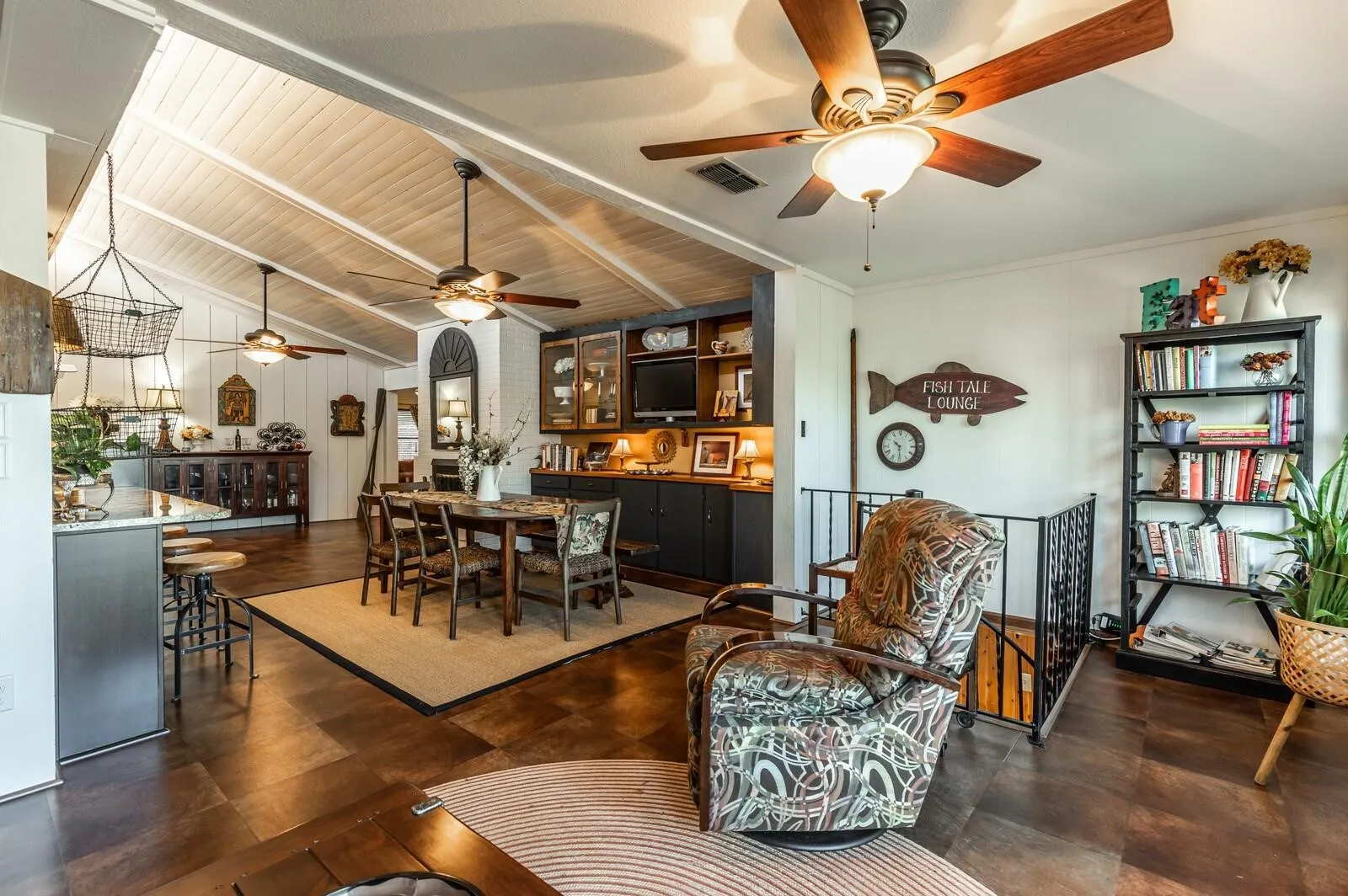 Single Family Residence For Sale in Hill County , 224 Mohon Drive, Whitney, Texas 76692, 4 Bedroom, 4 Bathroom, 2 Garage spaces, 4,030 Sqft, built in 0, Preowned, mls#21206910, Real Estate Agent in Whitney, Homes For Sale in Hill county, Homes For Sale in Whitney, Realtor in Whitney Texas, Real Estate Brokerage Independent Realty Texas, Luminita Cordes Realtor