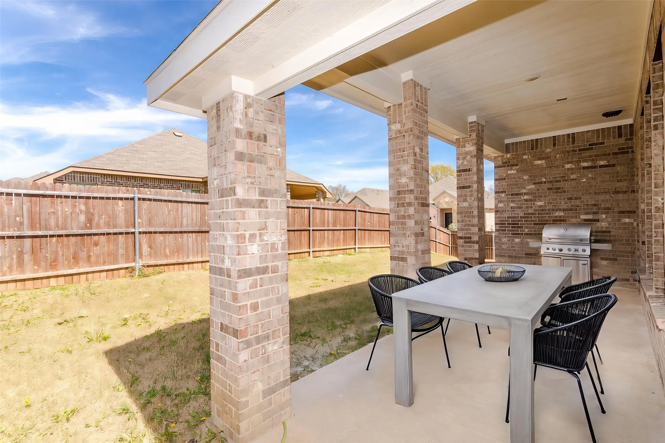 Single Family Residence For Sale in Dallas County , 1413 River Vale Road, Garland, Texas 75041, 4 Bedroom, 2 Bathroom, 2 Garage spaces, 1,982 Sqft, built in 2022, Preowned, mls#21214454, Real Estate Agent in Garland, Homes For Sale in Dallas county, Homes For Sale in Garland, Realtor in Garland Texas, Real Estate Brokerage Independent Realty Texas, Luminita Cordes Realtor