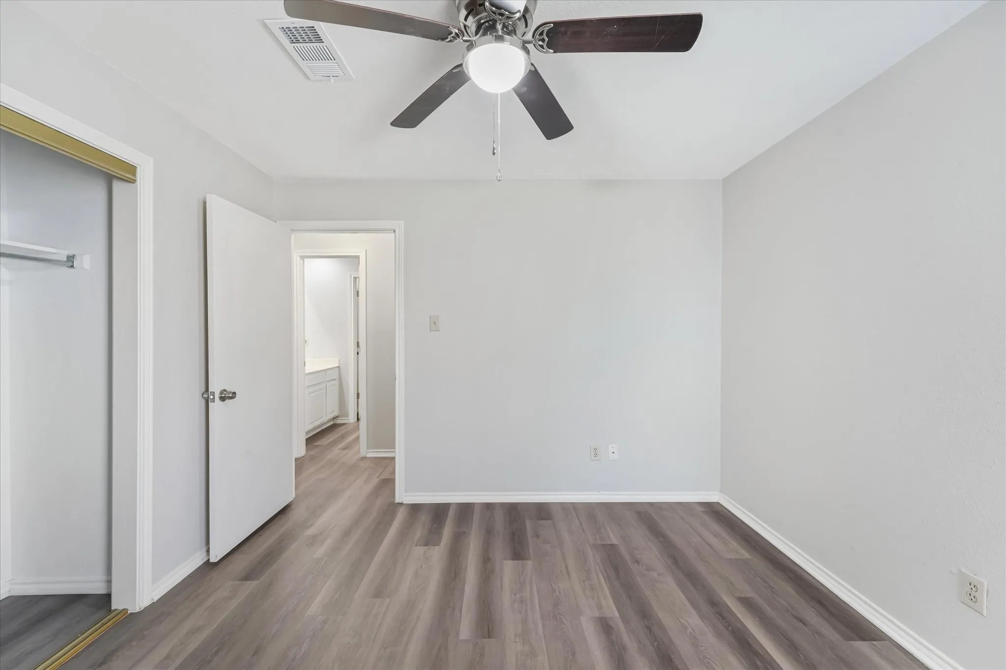 Single Family Residence For Sale in Collin County , 5416 Ventana Trail, Dallas, Texas 75252, 3 Bedroom, 2 Bathroom, 2 Garage spaces, 2,056 Sqft, built in 1985, mls#21211229, Real Estate Agent in Dallas, Homes For Sale in Collin county, Homes For Sale in Dallas, Realtor in Dallas Texas, Real Estate Brokerage Independent Realty Texas, Luminita Cordes Realtor
