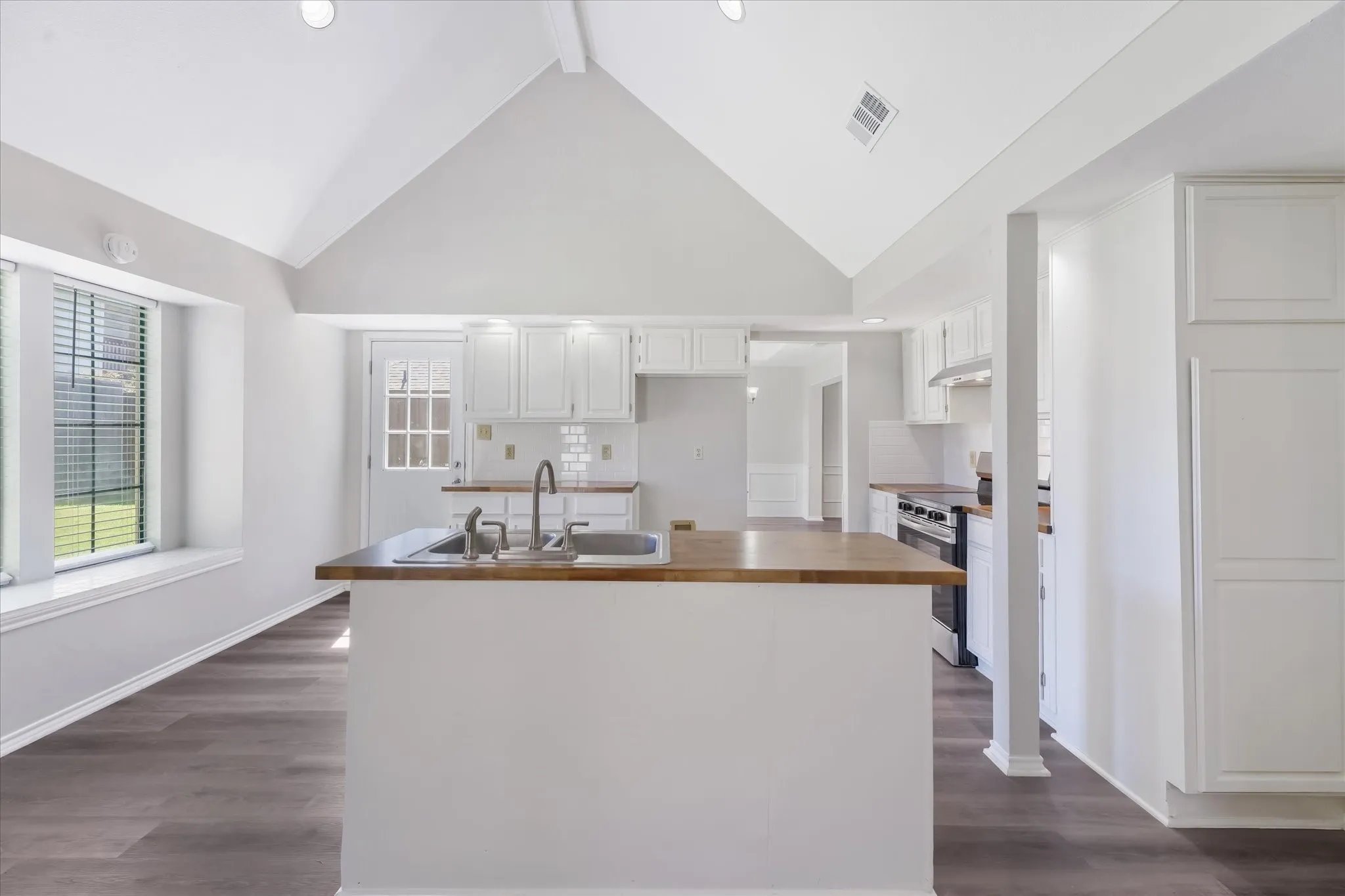 Single Family Residence For Sale in Collin County , 5416 Ventana Trail, Dallas, Texas 75252, 3 Bedroom, 2 Bathroom, 2 Garage spaces, 2,056 Sqft, built in 1985, mls#21211229, Real Estate Agent in Dallas, Homes For Sale in Collin county, Homes For Sale in Dallas, Realtor in Dallas Texas, Real Estate Brokerage Independent Realty Texas, Luminita Cordes Realtor