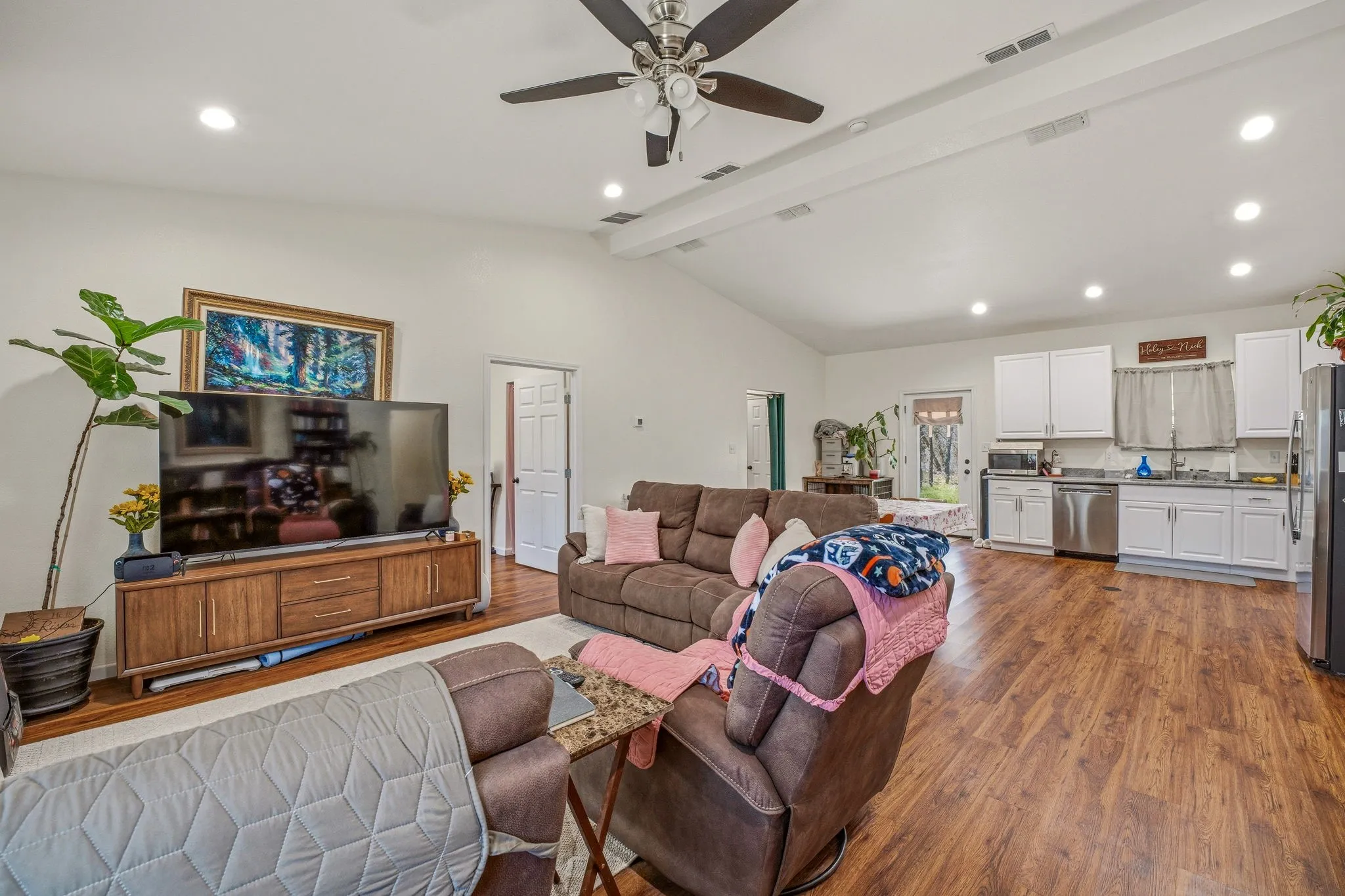 Single Family Residence For Sale in Erath County , 1375 County Road 253, Stephenville, Texas 76401, 3 Bedroom, 2 Bathroom, Garage spaces, 1,560 Sqft, built in 2023, Preowned, mls#21214468, Real Estate Agent in Stephenville, Homes For Sale in Erath county, Homes For Sale in Stephenville, Realtor in Stephenville Texas, Real Estate Brokerage Independent Realty Texas, Luminita Cordes Realtor