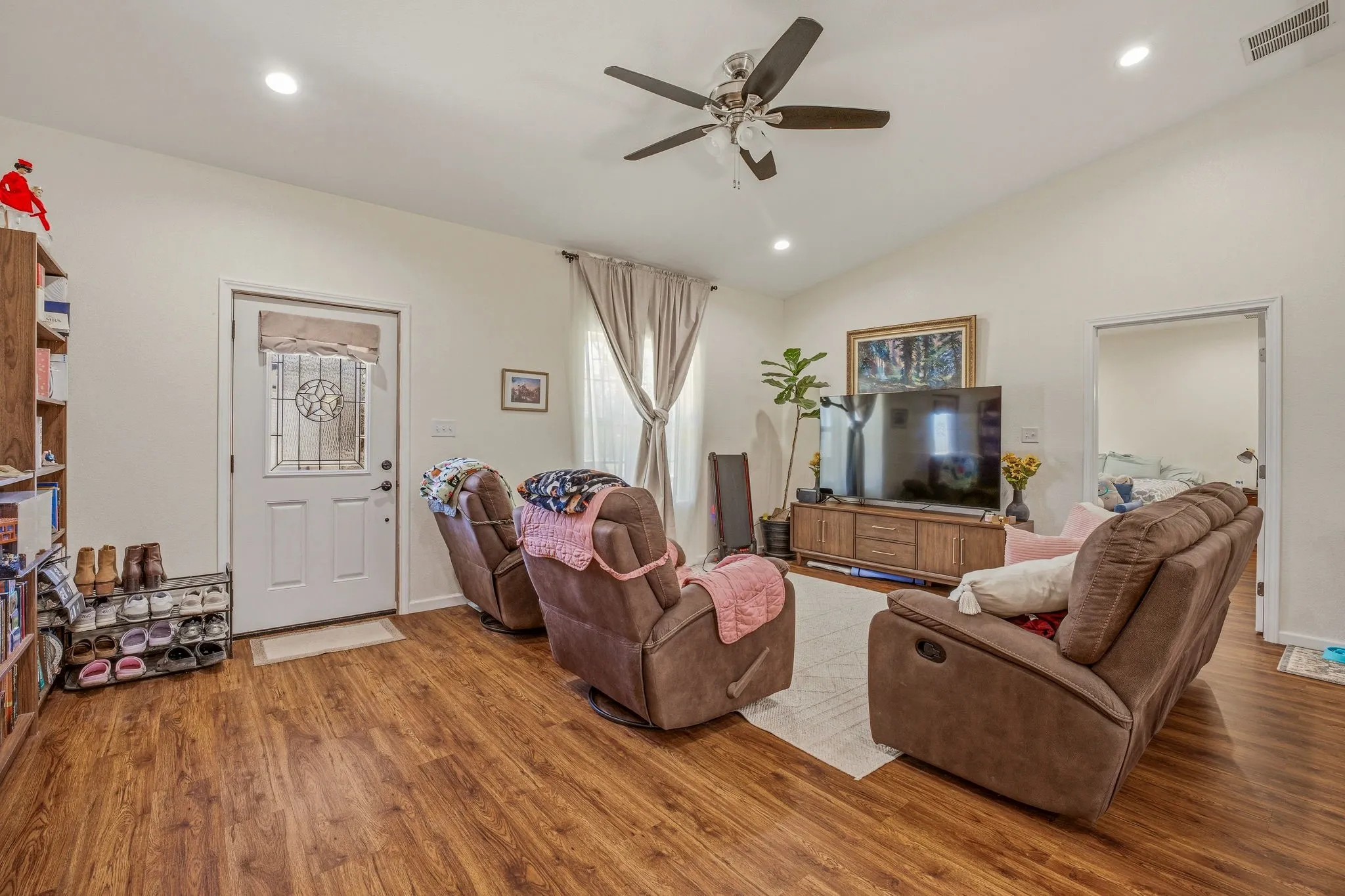 Single Family Residence For Sale in Erath County , 1375 County Road 253, Stephenville, Texas 76401, 3 Bedroom, 2 Bathroom, Garage spaces, 1,560 Sqft, built in 2023, Preowned, mls#21214468, Real Estate Agent in Stephenville, Homes For Sale in Erath county, Homes For Sale in Stephenville, Realtor in Stephenville Texas, Real Estate Brokerage Independent Realty Texas, Luminita Cordes Realtor