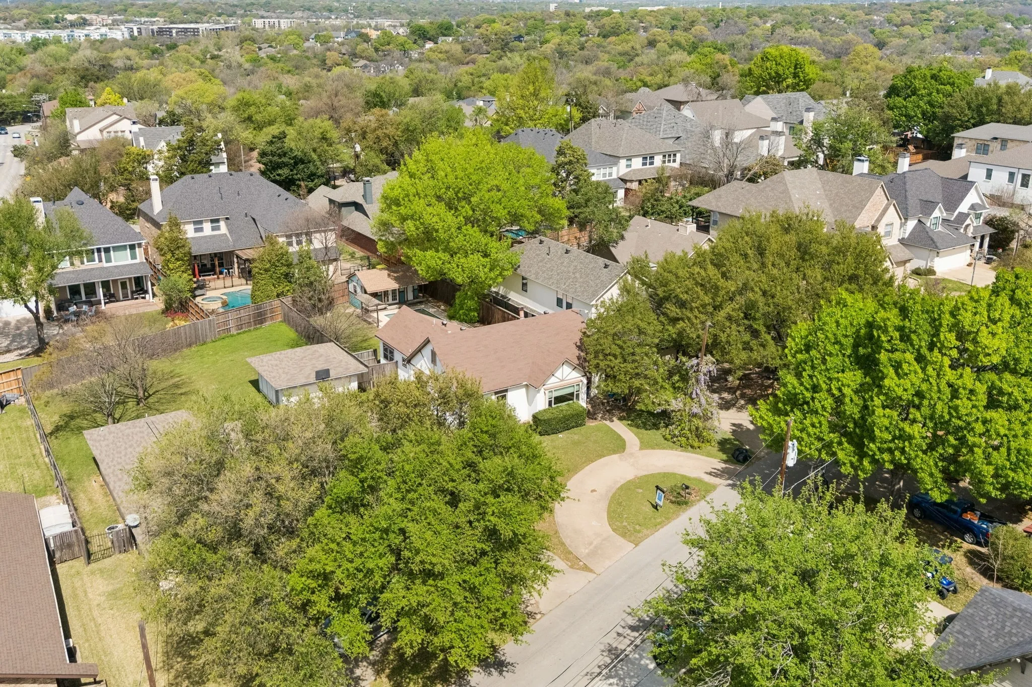Single Family Residence For Sale in Dallas County , 8015 Eagle Trail, Dallas, Texas 75238, 3 Bedrooms, 2 Bathrooms, Garage spaces, 1,456 Sqft, built in 1983, Preowned, Price $625,000, mls#21210910, Real Estate Agent in Dallas, Homes For Sale in Dallas county, Homes For Sale in Dallas, Realtor in Dallas Texas, Real Estate Brokerage Independent Realty Texas, Luminita Cordes Realtor