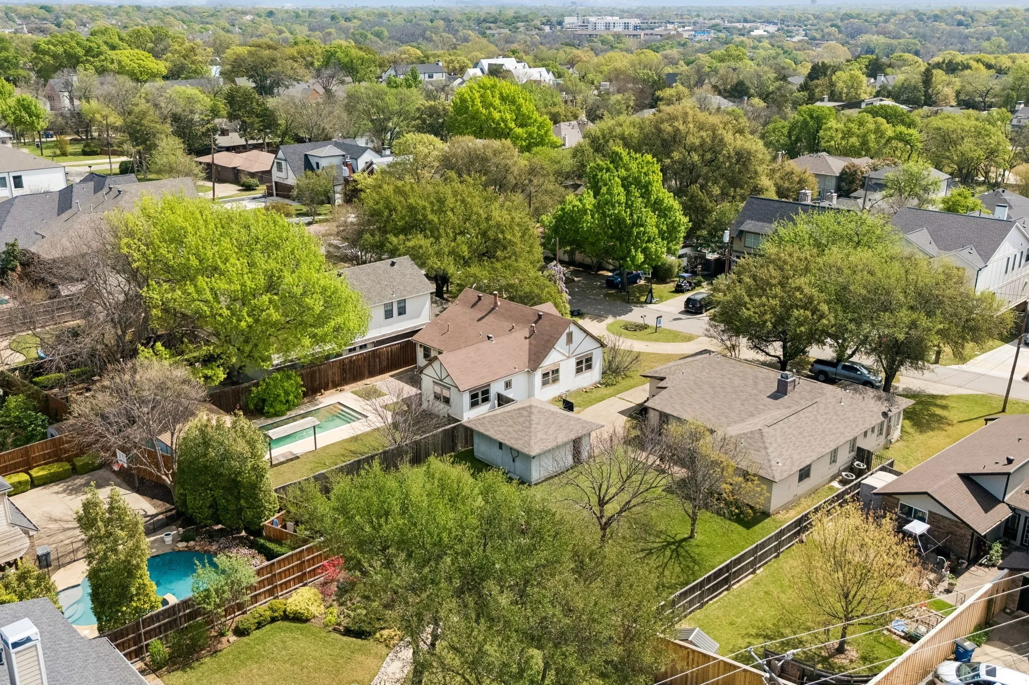 Single Family Residence For Sale in Dallas County , 8015 Eagle Trail, Dallas, Texas 75238, 3 Bedrooms, 2 Bathrooms, Garage spaces, 1,456 Sqft, built in 1983, Preowned, Price $625,000, mls#21210910, Real Estate Agent in Dallas, Homes For Sale in Dallas county, Homes For Sale in Dallas, Realtor in Dallas Texas, Real Estate Brokerage Independent Realty Texas, Luminita Cordes Realtor
