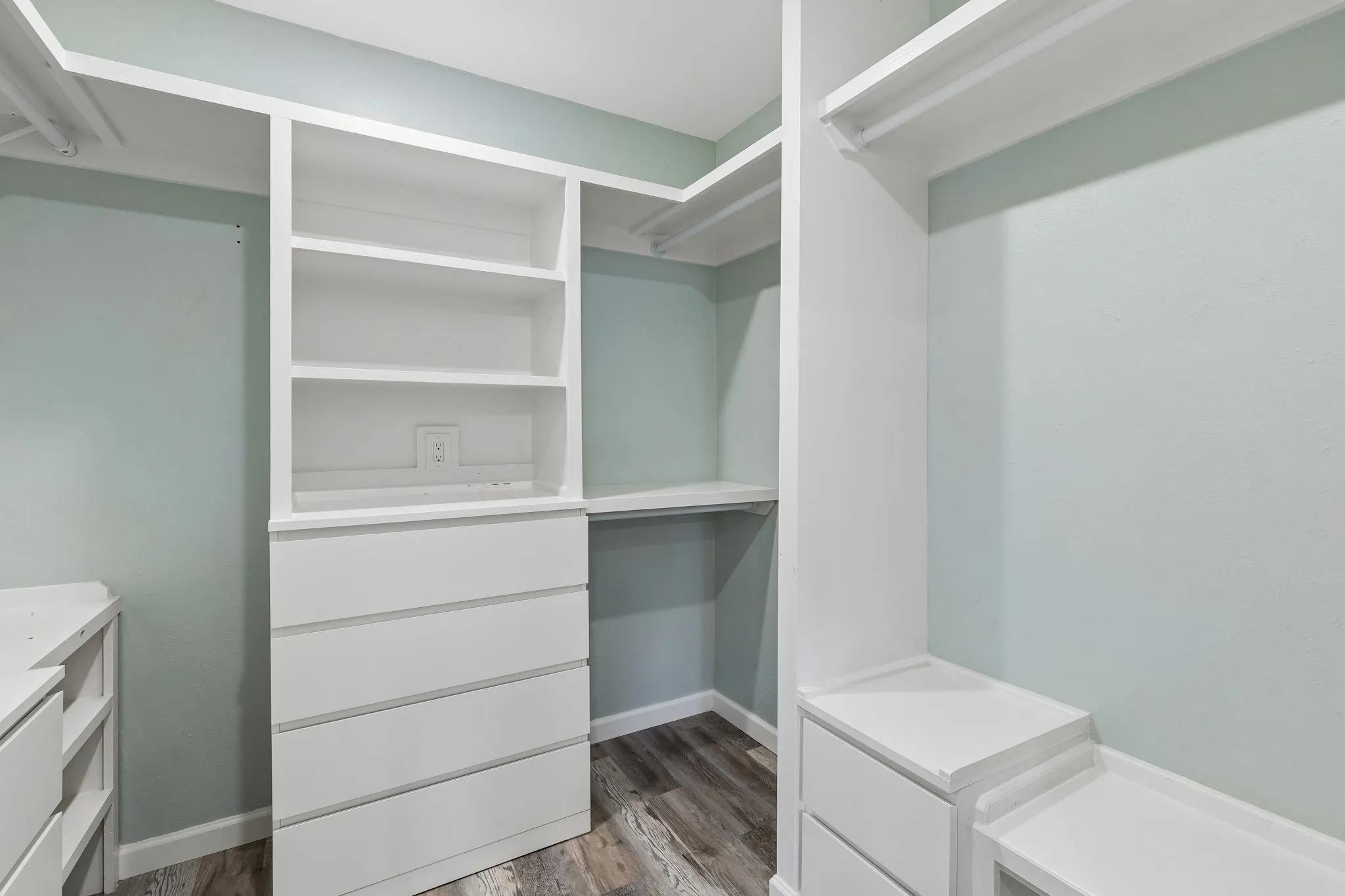Single Family Residence For Sale in Dallas County , 8015 Eagle Trail, Dallas, Texas 75238, 3 Bedrooms, 2 Bathrooms, Garage spaces, 1,456 Sqft, built in 1983, Preowned, Price $625,000, mls#21210910, Real Estate Agent in Dallas, Homes For Sale in Dallas county, Homes For Sale in Dallas, Realtor in Dallas Texas, Real Estate Brokerage Independent Realty Texas, Luminita Cordes Realtor