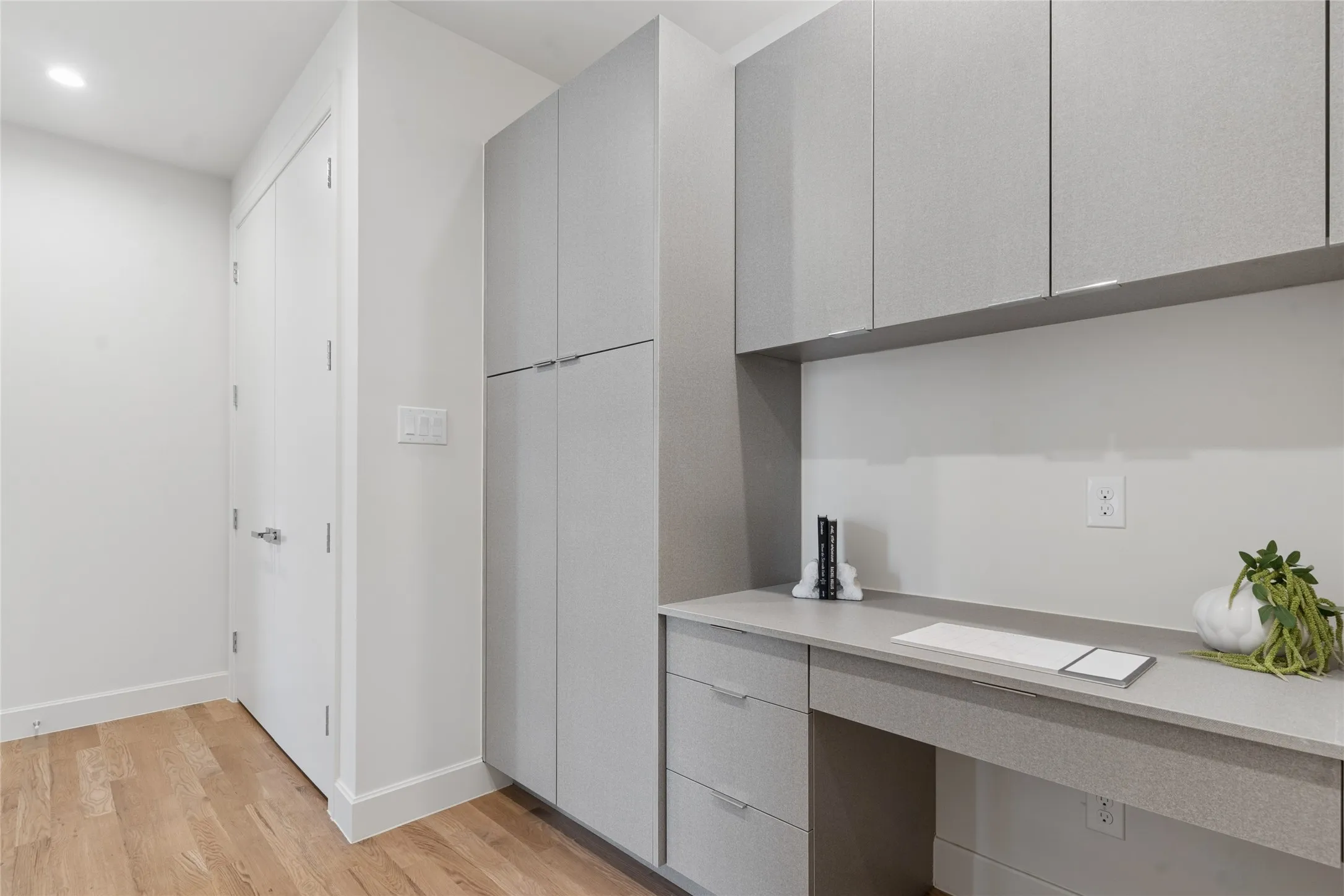 Single Family Residence For Sale in Dallas County , 6607 Roper Street, Dallas, Texas 75209, 3 Bedroom, 3 Bathroom, 2 Garage spaces, 1,909 Sqft, built in 2026, New Construction - Complete, mls#21139302, Real Estate Agent in Dallas, Homes For Sale in Dallas county, Homes For Sale in Dallas, Realtor in Dallas Texas, Real Estate Brokerage Independent Realty Texas, Luminita Cordes Realtor