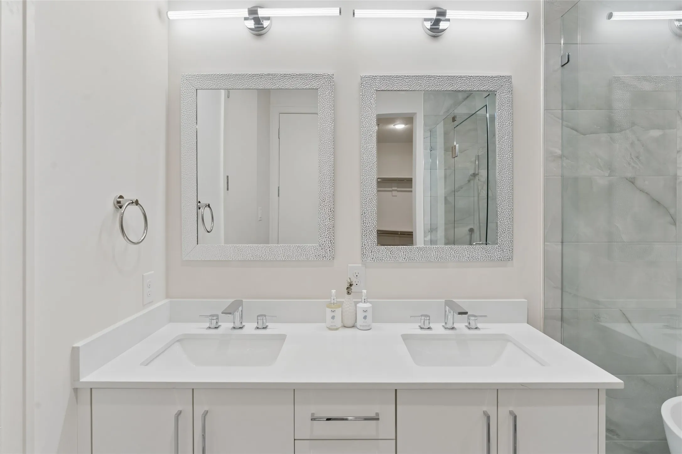 Single Family Residence For Sale in Dallas County , 6607 Roper Street, Dallas, Texas 75209, 3 Bedroom, 3 Bathroom, 2 Garage spaces, 1,909 Sqft, built in 2026, New Construction - Complete, mls#21139302, Real Estate Agent in Dallas, Homes For Sale in Dallas county, Homes For Sale in Dallas, Realtor in Dallas Texas, Real Estate Brokerage Independent Realty Texas, Luminita Cordes Realtor