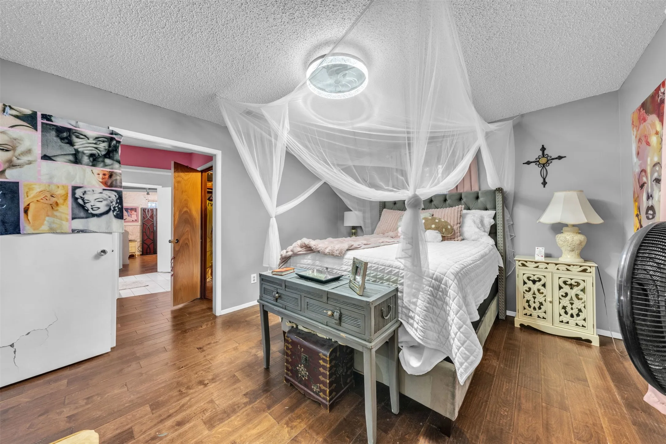 Single Family Residence For Sale in Johnson County , 205 William Wallace Drive, Burleson, Texas 76028, 6 Bedroom, 4 Bathroom, 3 Garage spaces, 4,115 Sqft, built in 1985, Preowned, mls#21213250, Real Estate Agent in Burleson, Homes For Sale in Johnson county, Homes For Sale in Burleson, Realtor in Burleson Texas, Real Estate Brokerage Independent Realty Texas, Luminita Cordes Realtor