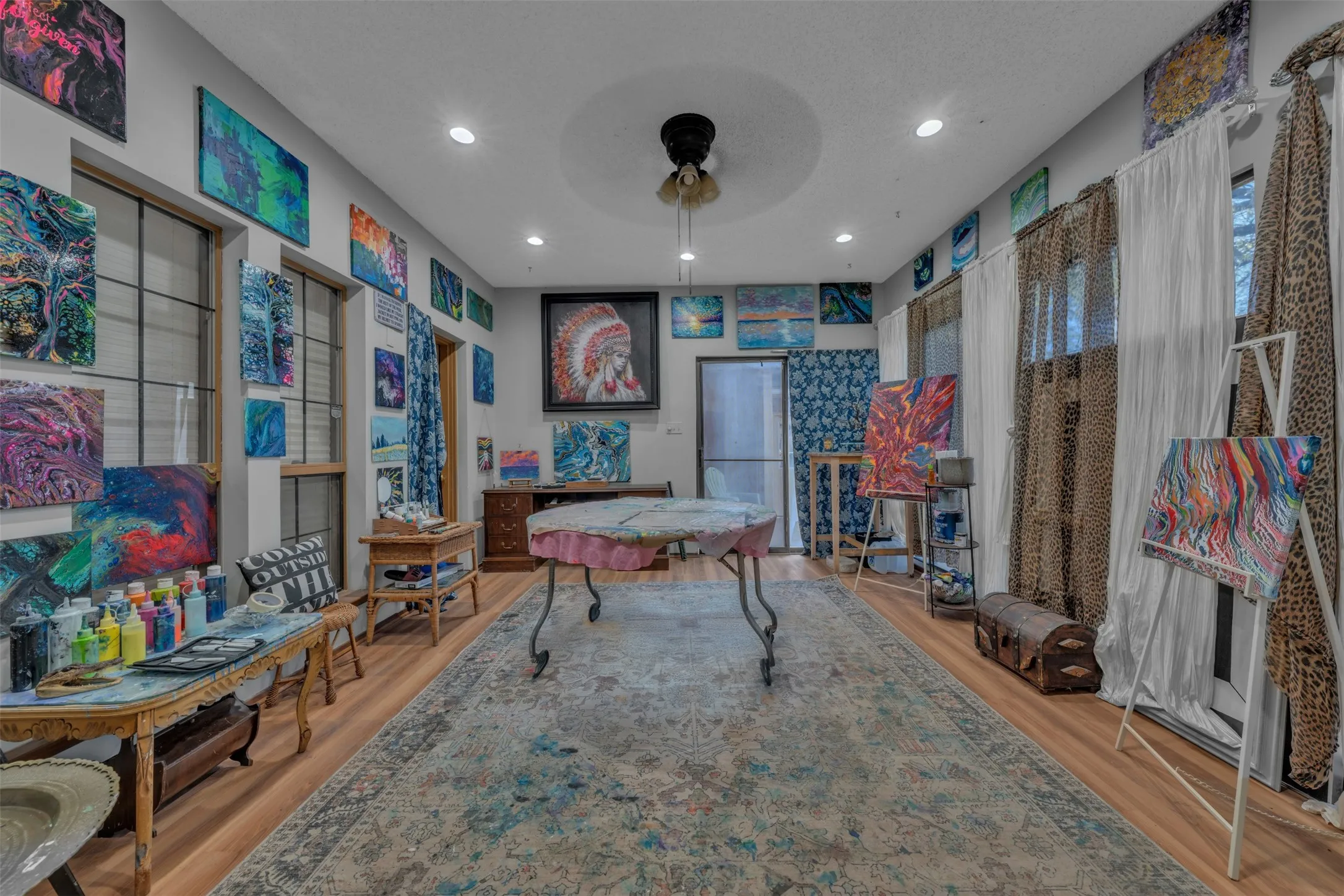 Single Family Residence For Sale in Johnson County , 205 William Wallace Drive, Burleson, Texas 76028, 6 Bedroom, 4 Bathroom, 3 Garage spaces, 4,115 Sqft, built in 1985, Preowned, mls#21213250, Real Estate Agent in Burleson, Homes For Sale in Johnson county, Homes For Sale in Burleson, Realtor in Burleson Texas, Real Estate Brokerage Independent Realty Texas, Luminita Cordes Realtor