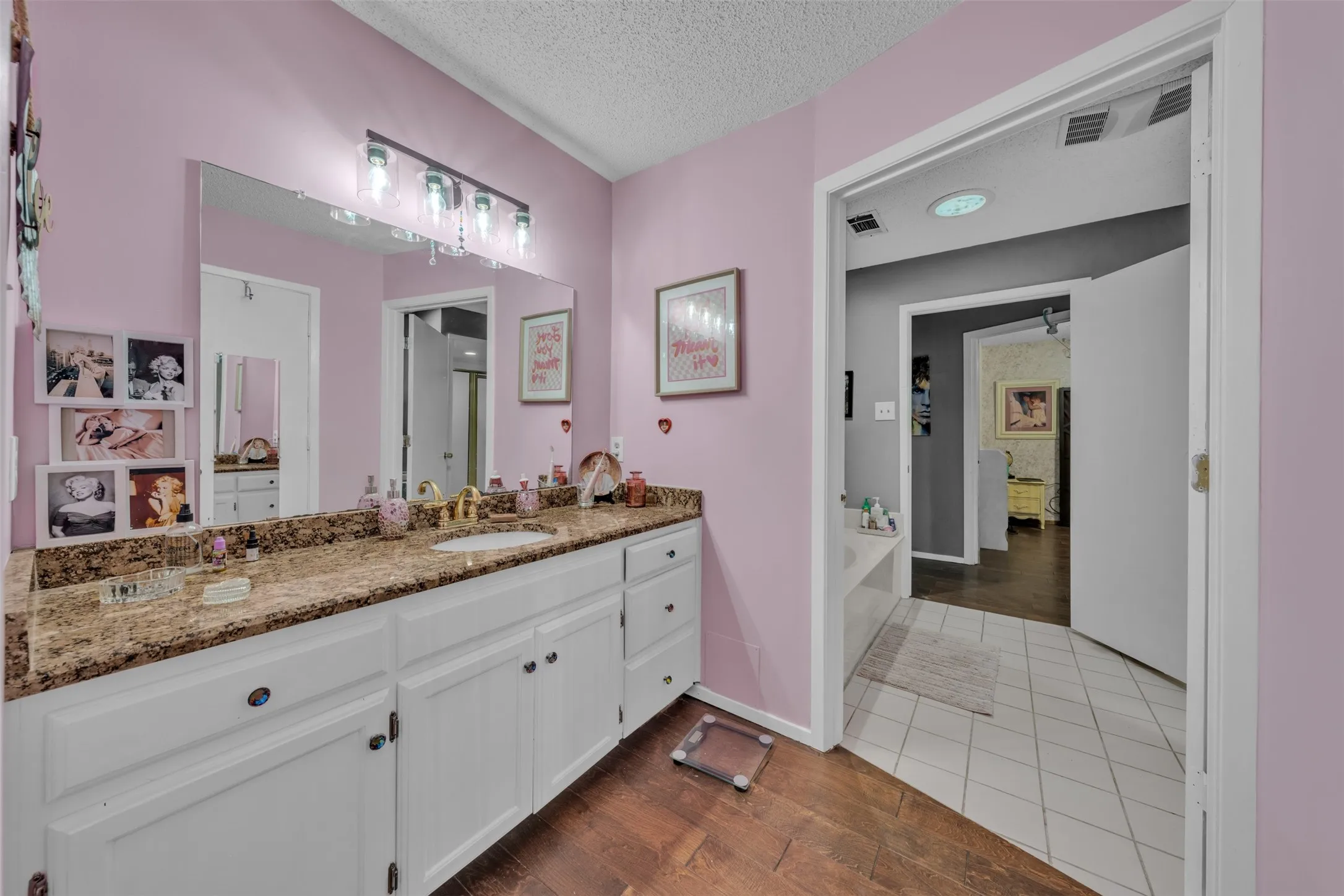 Single Family Residence For Sale in Johnson County , 205 William Wallace Drive, Burleson, Texas 76028, 6 Bedroom, 4 Bathroom, 3 Garage spaces, 4,115 Sqft, built in 1985, Preowned, mls#21213250, Real Estate Agent in Burleson, Homes For Sale in Johnson county, Homes For Sale in Burleson, Realtor in Burleson Texas, Real Estate Brokerage Independent Realty Texas, Luminita Cordes Realtor