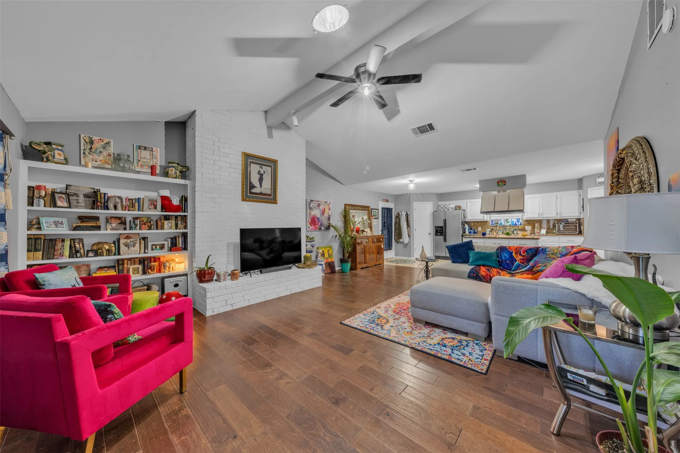 Single Family Residence For Sale in Johnson County , 205 William Wallace Drive, Burleson, Texas 76028, 6 Bedroom, 4 Bathroom, 3 Garage spaces, 4,115 Sqft, built in 1985, Preowned, mls#21213250, Real Estate Agent in Burleson, Homes For Sale in Johnson county, Homes For Sale in Burleson, Realtor in Burleson Texas, Real Estate Brokerage Independent Realty Texas, Luminita Cordes Realtor