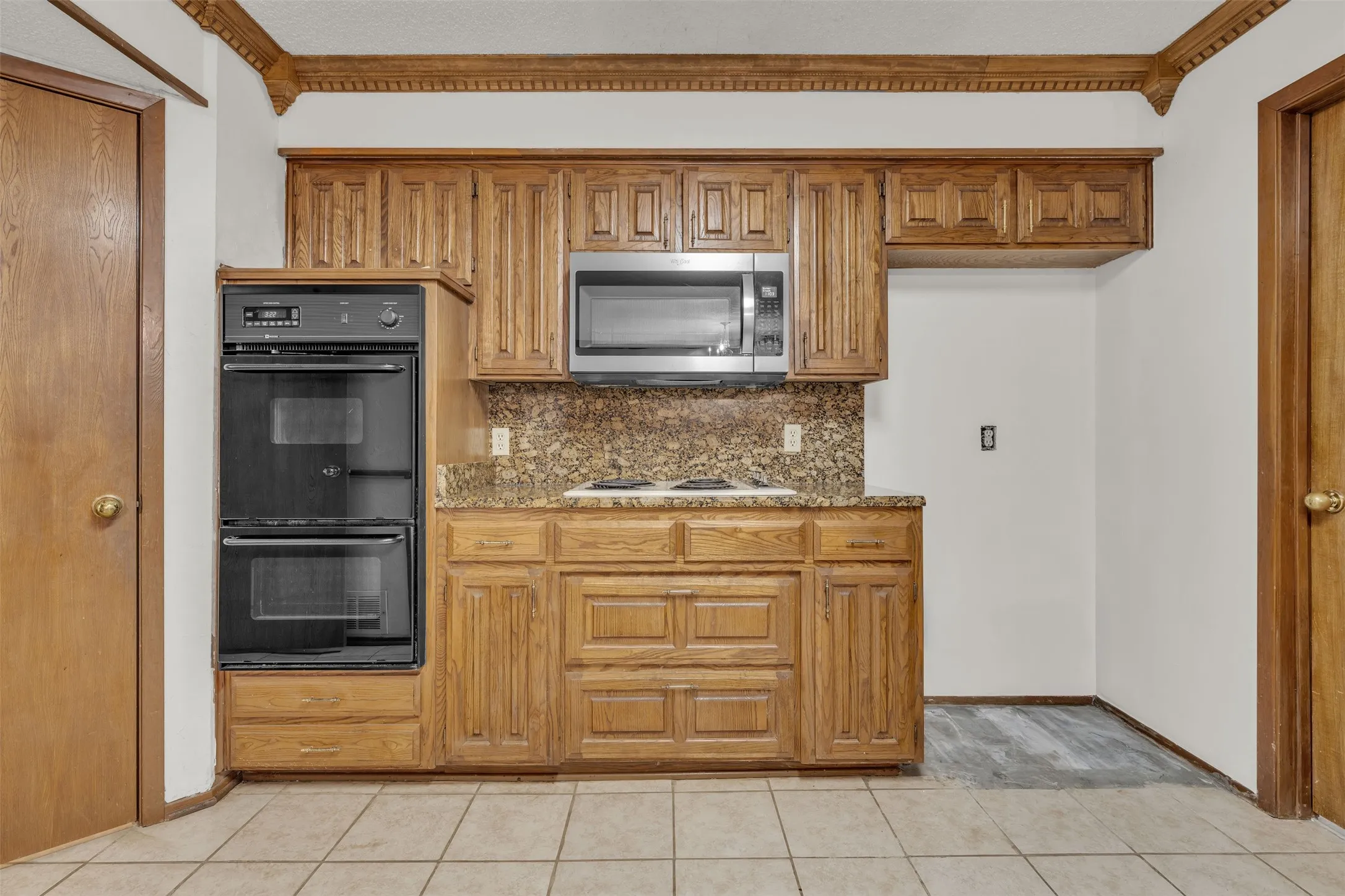 Single Family Residence For Sale in Johnson County , 205 William Wallace Drive, Burleson, Texas 76028, 6 Bedroom, 4 Bathroom, 3 Garage spaces, 4,115 Sqft, built in 1985, Preowned, mls#21213250, Real Estate Agent in Burleson, Homes For Sale in Johnson county, Homes For Sale in Burleson, Realtor in Burleson Texas, Real Estate Brokerage Independent Realty Texas, Luminita Cordes Realtor