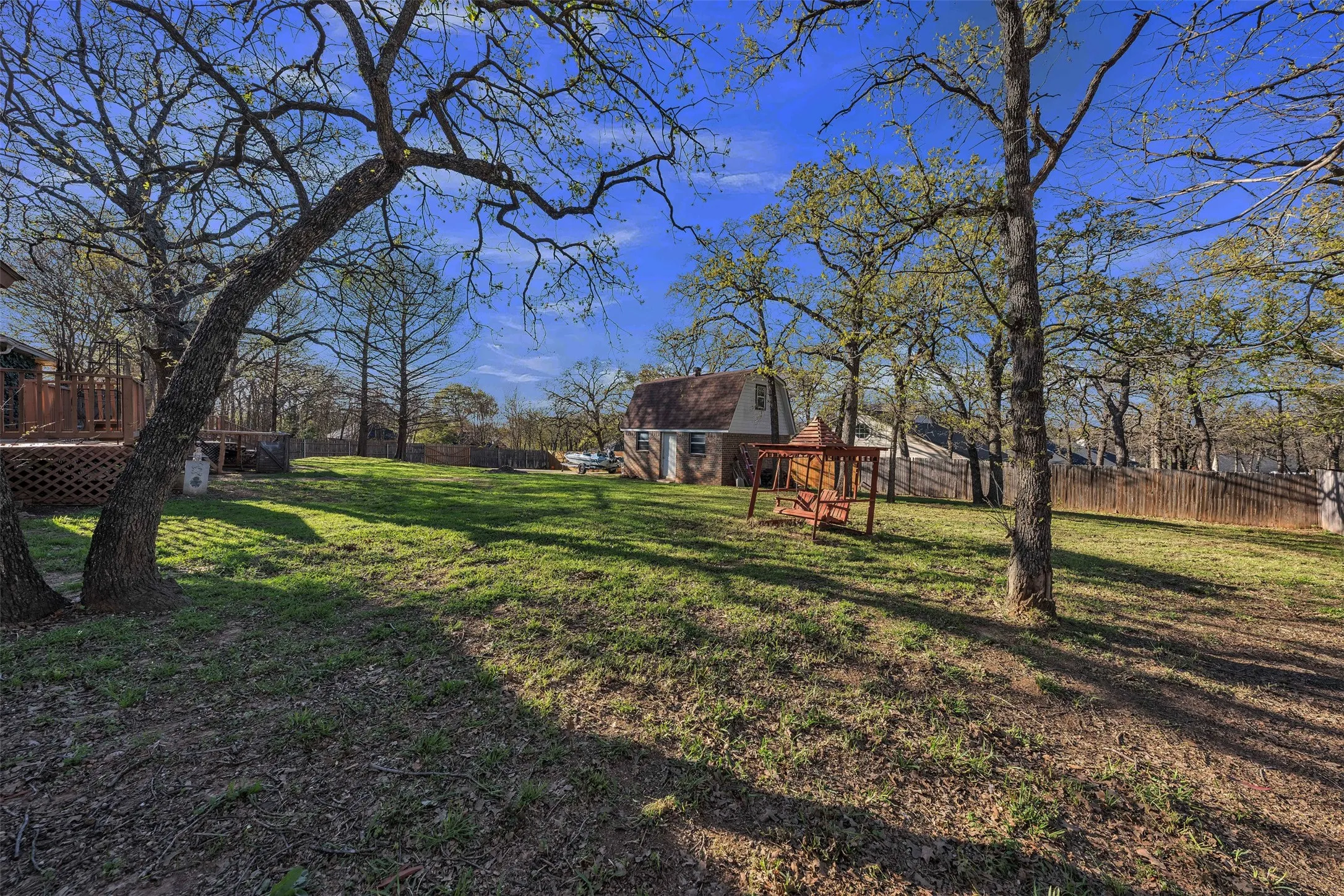 Single Family Residence For Sale in Johnson County , 205 William Wallace Drive, Burleson, Texas 76028, 6 Bedroom, 4 Bathroom, 3 Garage spaces, 4,115 Sqft, built in 1985, Preowned, mls#21213250, Real Estate Agent in Burleson, Homes For Sale in Johnson county, Homes For Sale in Burleson, Realtor in Burleson Texas, Real Estate Brokerage Independent Realty Texas, Luminita Cordes Realtor