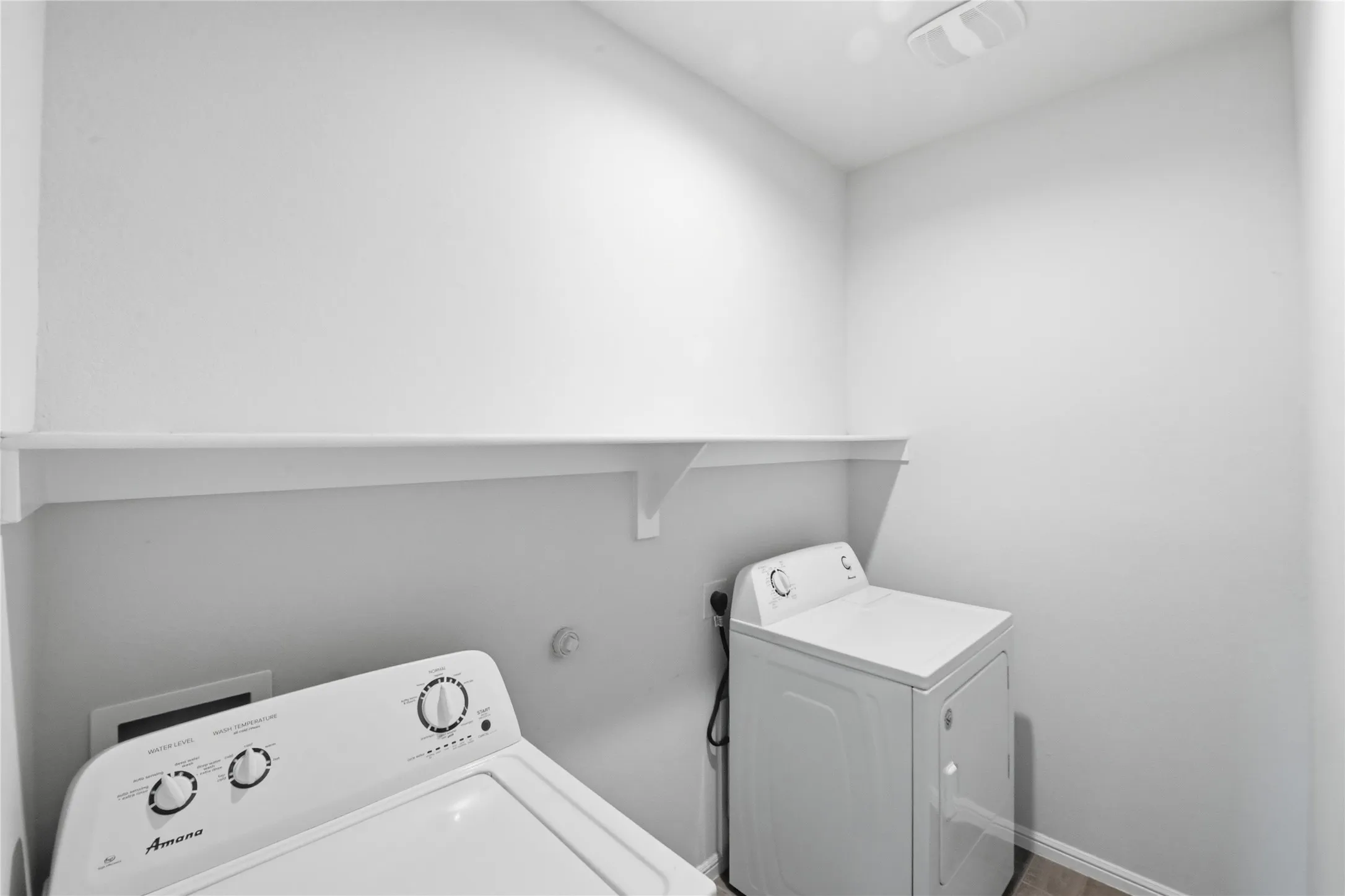 Single Family Residence For Sale in Tarrant County , 8617 Sandy Park Drive, Fort Worth, Texas 76179, 4 Bedroom, 2 Bathroom, 2 Garage spaces, 1,992 Sqft, built in 2022, mls#21214606, Real Estate Agent in Fort Worth, Homes For Sale in Tarrant county, Homes For Sale in Fort Worth, Realtor in Fort Worth Texas, Real Estate Brokerage Independent Realty Texas, Luminita Cordes Realtor
