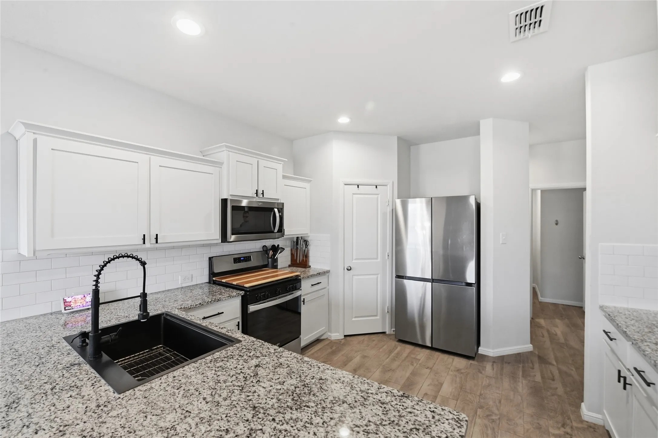 Single Family Residence For Sale in Tarrant County , 8617 Sandy Park Drive, Fort Worth, Texas 76179, 4 Bedroom, 2 Bathroom, 2 Garage spaces, 1,992 Sqft, built in 2022, mls#21214606, Real Estate Agent in Fort Worth, Homes For Sale in Tarrant county, Homes For Sale in Fort Worth, Realtor in Fort Worth Texas, Real Estate Brokerage Independent Realty Texas, Luminita Cordes Realtor