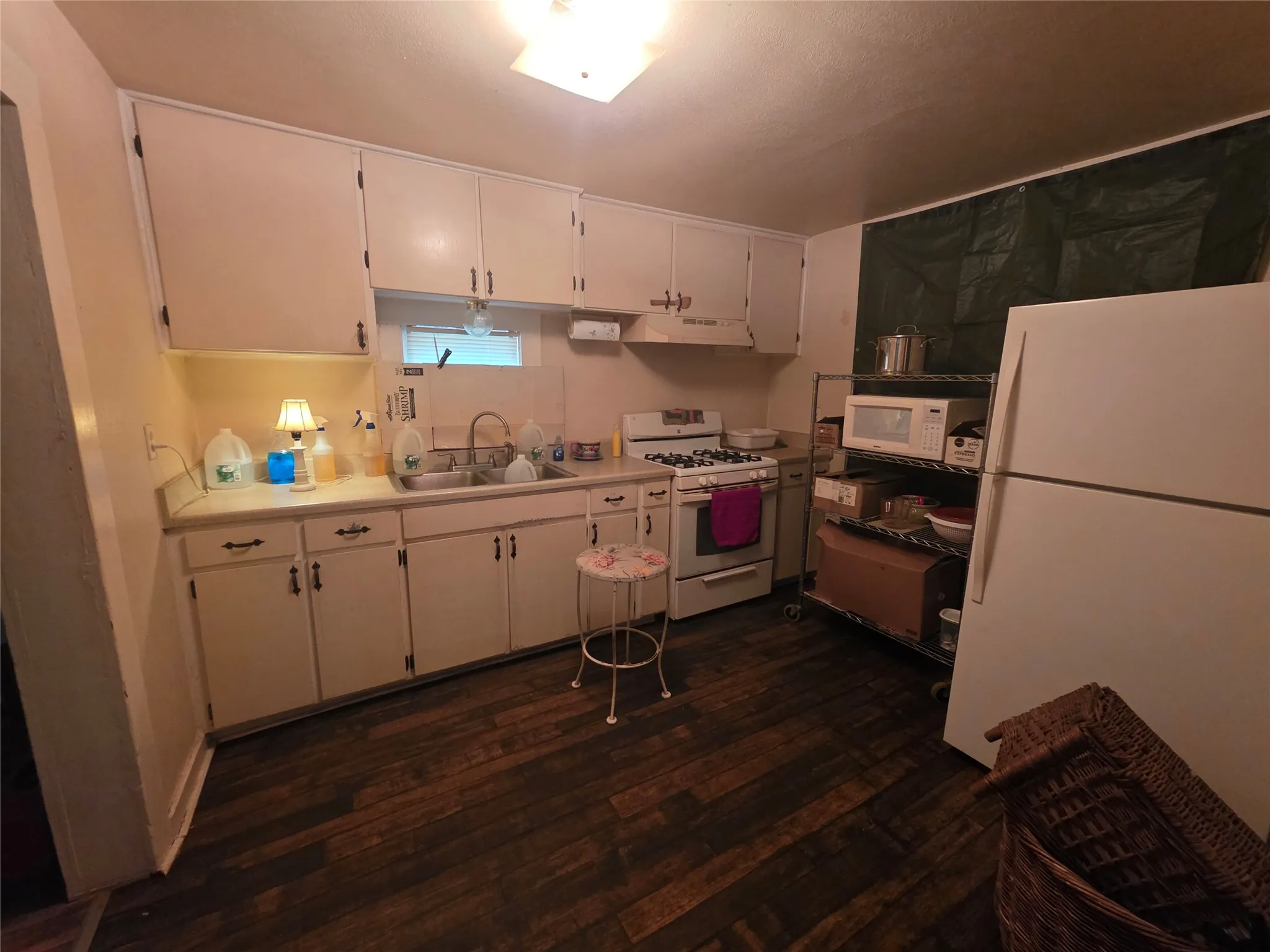 Single Family Residence For Sale in Johnson County , 401 W Wilson Street, Cleburne, Texas 76033, 2 Bedroom, 1 Bathroom, Garage spaces, 1,299 Sqft, built in 0, Preowned, mls#21214430, Real Estate Agent in Cleburne, Homes For Sale in Johnson county, Homes For Sale in Cleburne, Realtor in Cleburne Texas, Real Estate Brokerage Independent Realty Texas, Luminita Cordes Realtor