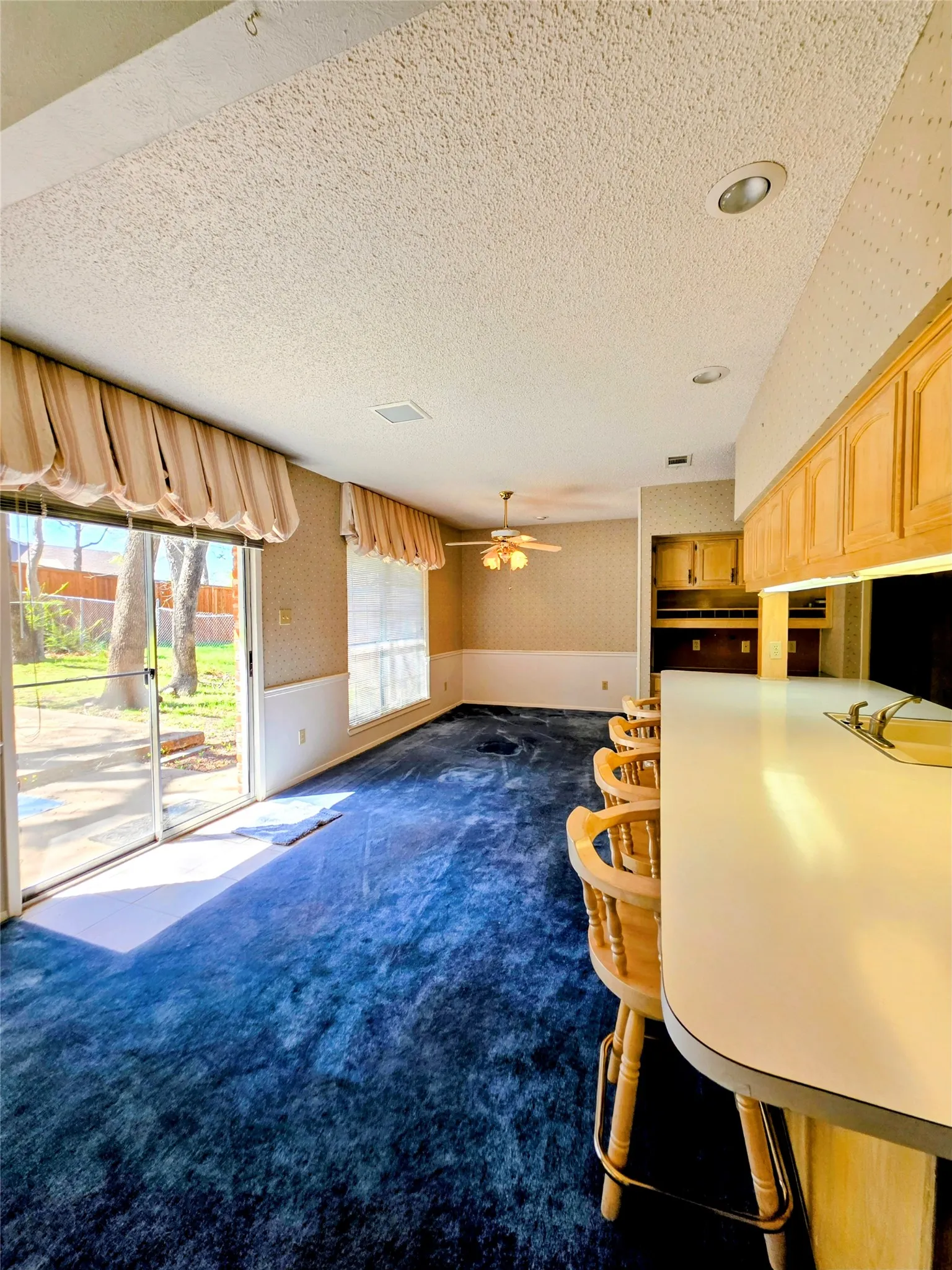 Single Family Residence For Sale in Tarrant County , 1020 Redbud Court, Arlington, Texas 76012, 3 Bedrooms, 2 Bathrooms, 2 Garage spaces, 1,957 Sqft, built in 1963, Price $414,900, mls#21214530, Real Estate Agent in Arlington, Homes For Sale in Tarrant county, Homes For Sale in Arlington, Realtor in Arlington Texas, Real Estate Brokerage Independent Realty Texas, Luminita Cordes Realtor