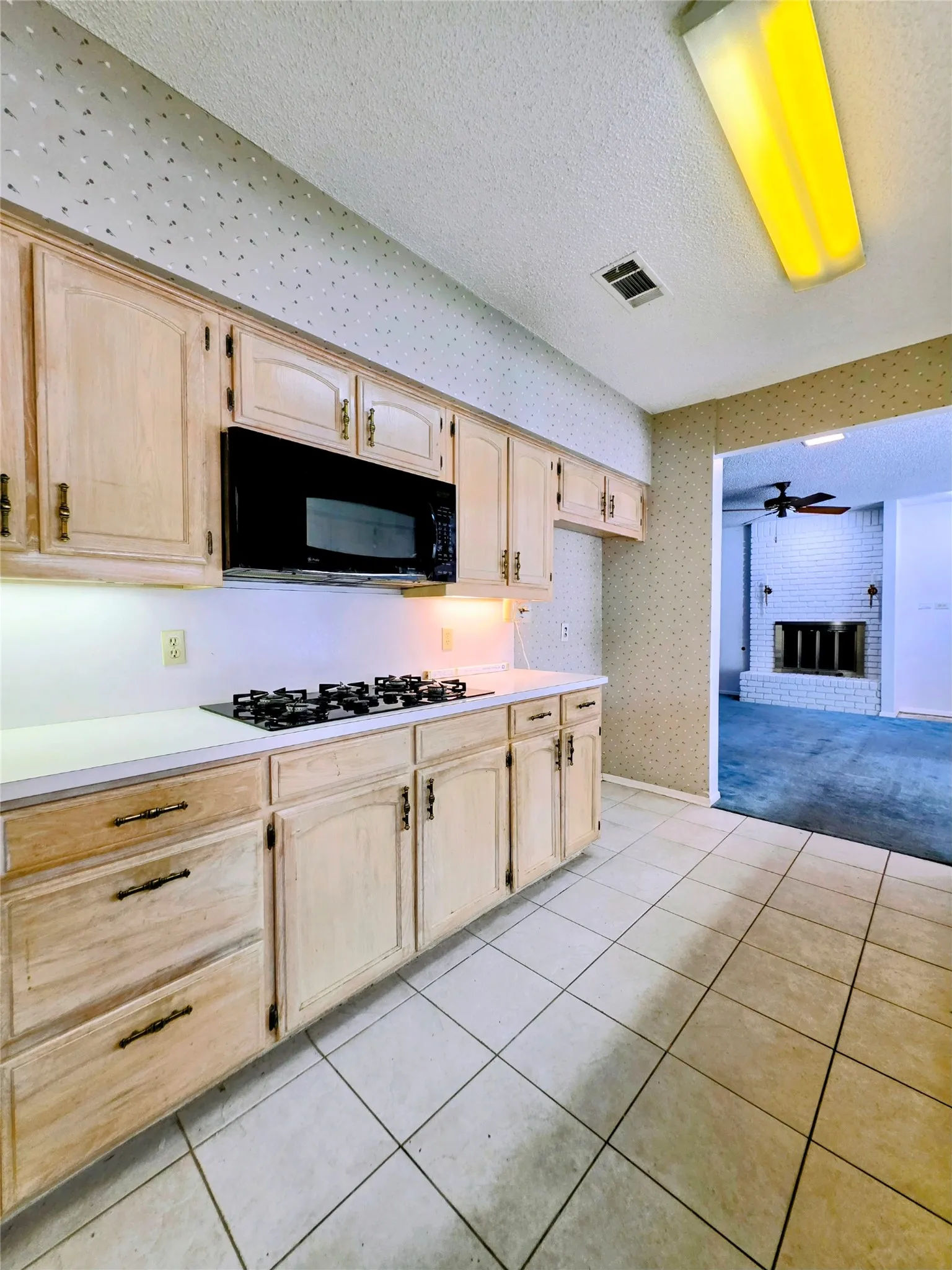 Single Family Residence For Sale in Tarrant County , 1020 Redbud Court, Arlington, Texas 76012, 3 Bedrooms, 2 Bathrooms, 2 Garage spaces, 1,957 Sqft, built in 1963, Price $414,900, mls#21214530, Real Estate Agent in Arlington, Homes For Sale in Tarrant county, Homes For Sale in Arlington, Realtor in Arlington Texas, Real Estate Brokerage Independent Realty Texas, Luminita Cordes Realtor