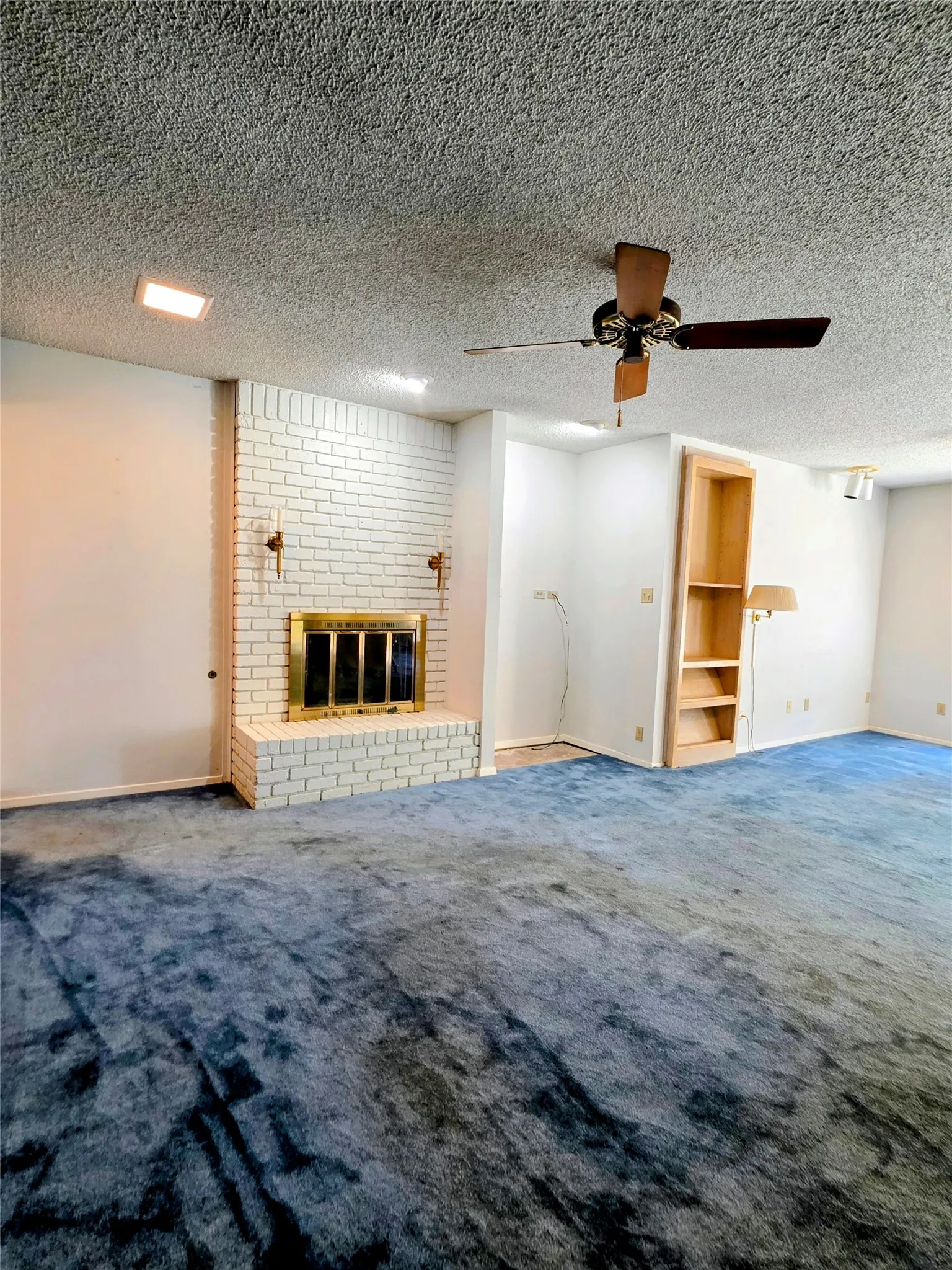 Single Family Residence For Sale in Tarrant County , 1020 Redbud Court, Arlington, Texas 76012, 3 Bedrooms, 2 Bathrooms, 2 Garage spaces, 1,957 Sqft, built in 1963, Price $414,900, mls#21214530, Real Estate Agent in Arlington, Homes For Sale in Tarrant county, Homes For Sale in Arlington, Realtor in Arlington Texas, Real Estate Brokerage Independent Realty Texas, Luminita Cordes Realtor