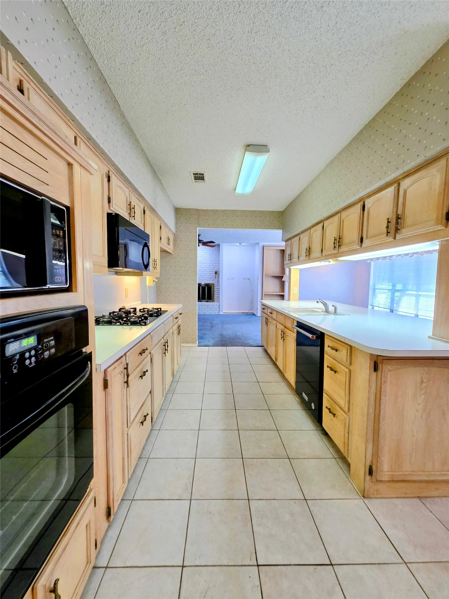 Single Family Residence For Sale in Tarrant County , 1020 Redbud Court, Arlington, Texas 76012, 3 Bedrooms, 2 Bathrooms, 2 Garage spaces, 1,957 Sqft, built in 1963, Price $414,900, mls#21214530, Real Estate Agent in Arlington, Homes For Sale in Tarrant county, Homes For Sale in Arlington, Realtor in Arlington Texas, Real Estate Brokerage Independent Realty Texas, Luminita Cordes Realtor