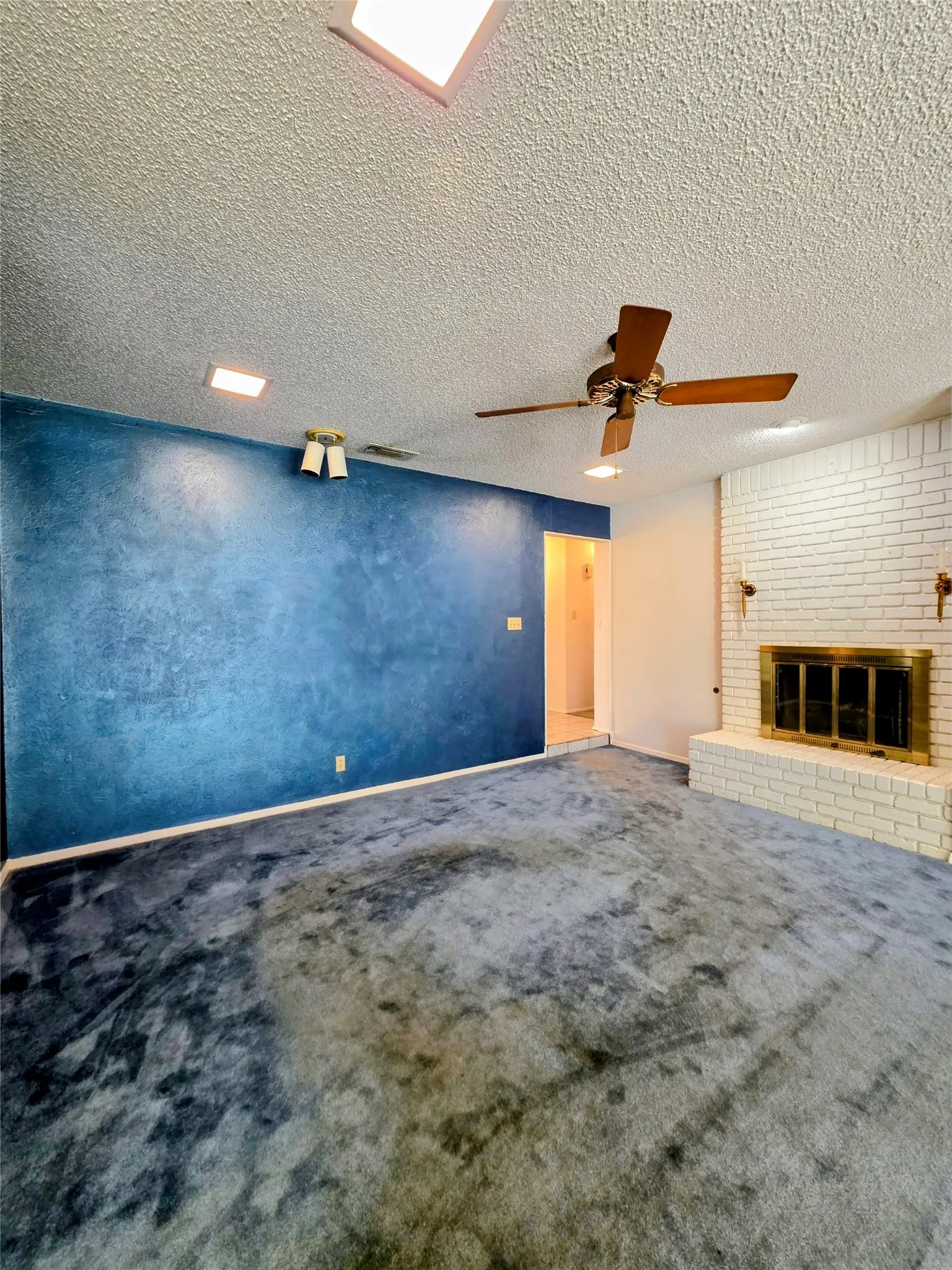 Single Family Residence For Sale in Tarrant County , 1020 Redbud Court, Arlington, Texas 76012, 3 Bedrooms, 2 Bathrooms, 2 Garage spaces, 1,957 Sqft, built in 1963, Price $414,900, mls#21214530, Real Estate Agent in Arlington, Homes For Sale in Tarrant county, Homes For Sale in Arlington, Realtor in Arlington Texas, Real Estate Brokerage Independent Realty Texas, Luminita Cordes Realtor