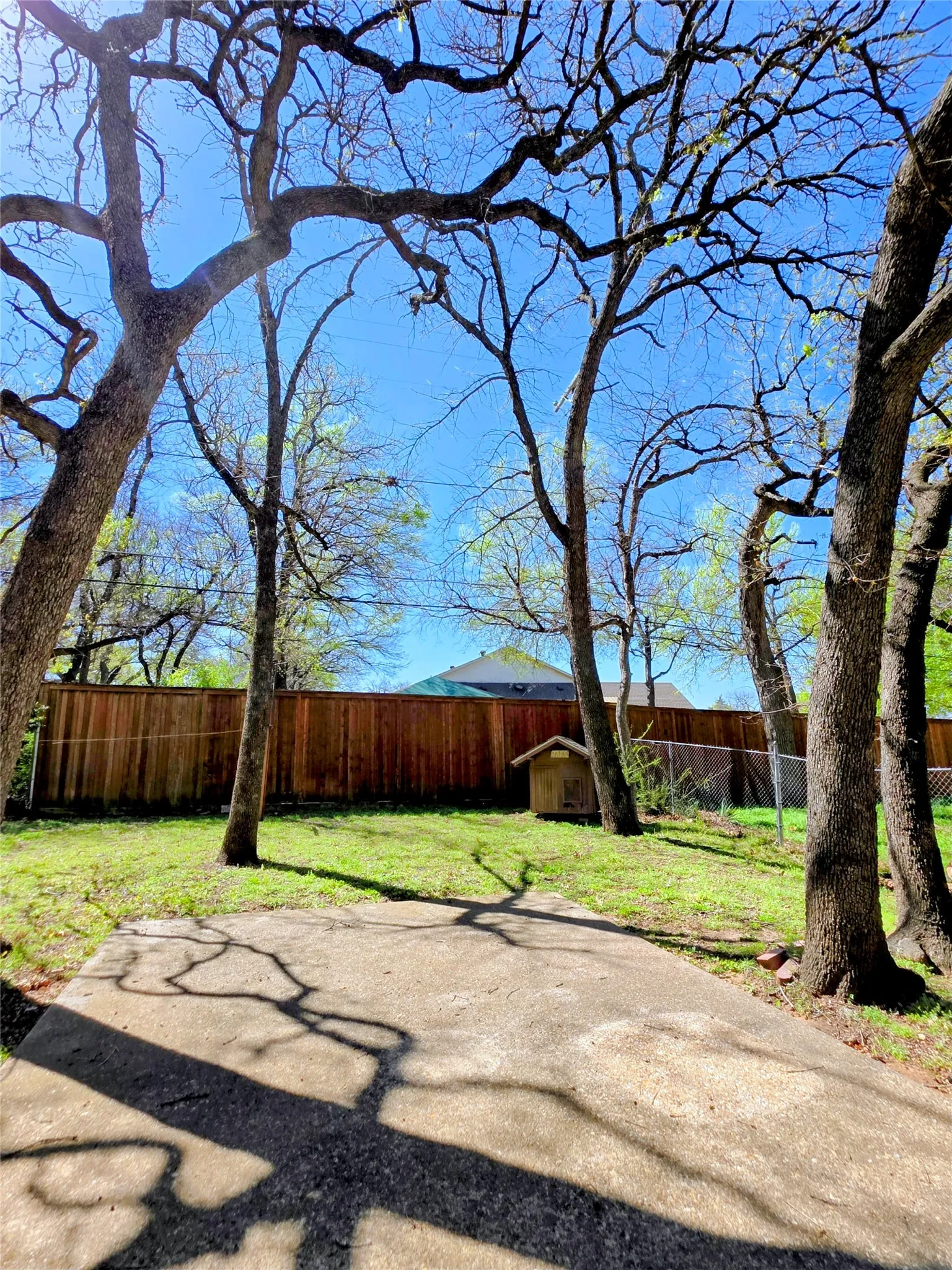 Single Family Residence For Sale in Tarrant County , 1020 Redbud Court, Arlington, Texas 76012, 3 Bedrooms, 2 Bathrooms, 2 Garage spaces, 1,957 Sqft, built in 1963, Price $414,900, mls#21214530, Real Estate Agent in Arlington, Homes For Sale in Tarrant county, Homes For Sale in Arlington, Realtor in Arlington Texas, Real Estate Brokerage Independent Realty Texas, Luminita Cordes Realtor
