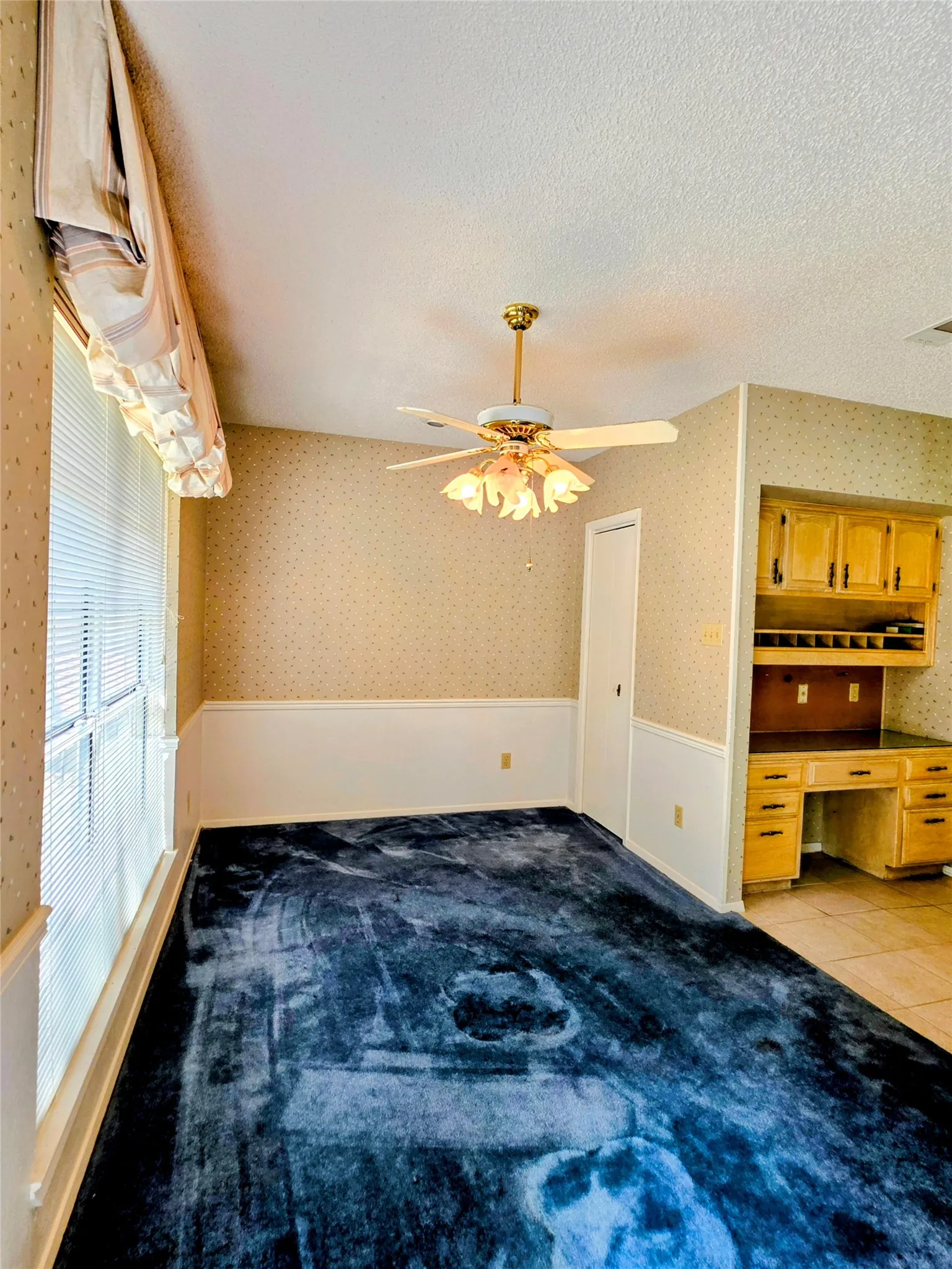 Single Family Residence For Sale in Tarrant County , 1020 Redbud Court, Arlington, Texas 76012, 3 Bedrooms, 2 Bathrooms, 2 Garage spaces, 1,957 Sqft, built in 1963, Price $414,900, mls#21214530, Real Estate Agent in Arlington, Homes For Sale in Tarrant county, Homes For Sale in Arlington, Realtor in Arlington Texas, Real Estate Brokerage Independent Realty Texas, Luminita Cordes Realtor