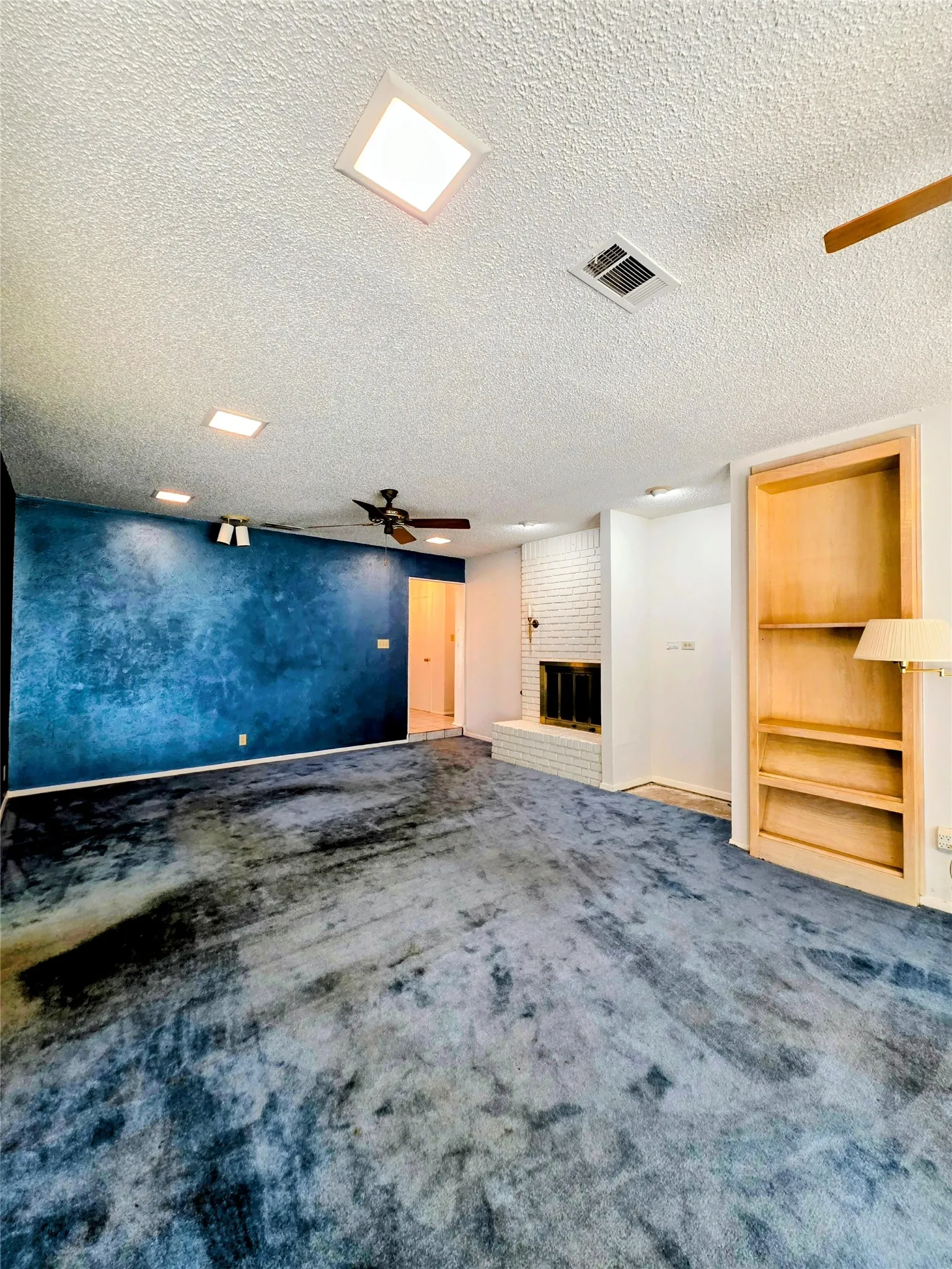 Single Family Residence For Sale in Tarrant County , 1020 Redbud Court, Arlington, Texas 76012, 3 Bedrooms, 2 Bathrooms, 2 Garage spaces, 1,957 Sqft, built in 1963, Price $414,900, mls#21214530, Real Estate Agent in Arlington, Homes For Sale in Tarrant county, Homes For Sale in Arlington, Realtor in Arlington Texas, Real Estate Brokerage Independent Realty Texas, Luminita Cordes Realtor