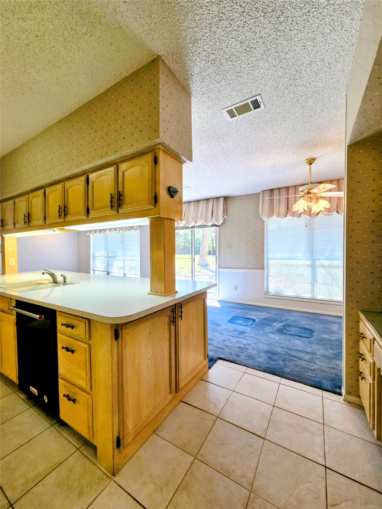 Single Family Residence For Sale in Tarrant County , 1020 Redbud Court, Arlington, Texas 76012, 3 Bedrooms, 2 Bathrooms, 2 Garage spaces, 1,957 Sqft, built in 1963, Price $414,900, mls#21214530, Real Estate Agent in Arlington, Homes For Sale in Tarrant county, Homes For Sale in Arlington, Realtor in Arlington Texas, Real Estate Brokerage Independent Realty Texas, Luminita Cordes Realtor