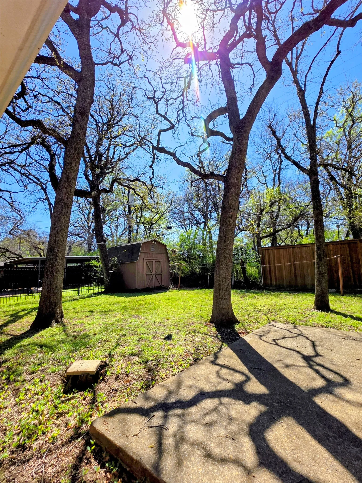 Single Family Residence For Sale in Tarrant County , 1020 Redbud Court, Arlington, Texas 76012, 3 Bedrooms, 2 Bathrooms, 2 Garage spaces, 1,957 Sqft, built in 1963, Price $414,900, mls#21214530, Real Estate Agent in Arlington, Homes For Sale in Tarrant county, Homes For Sale in Arlington, Realtor in Arlington Texas, Real Estate Brokerage Independent Realty Texas, Luminita Cordes Realtor