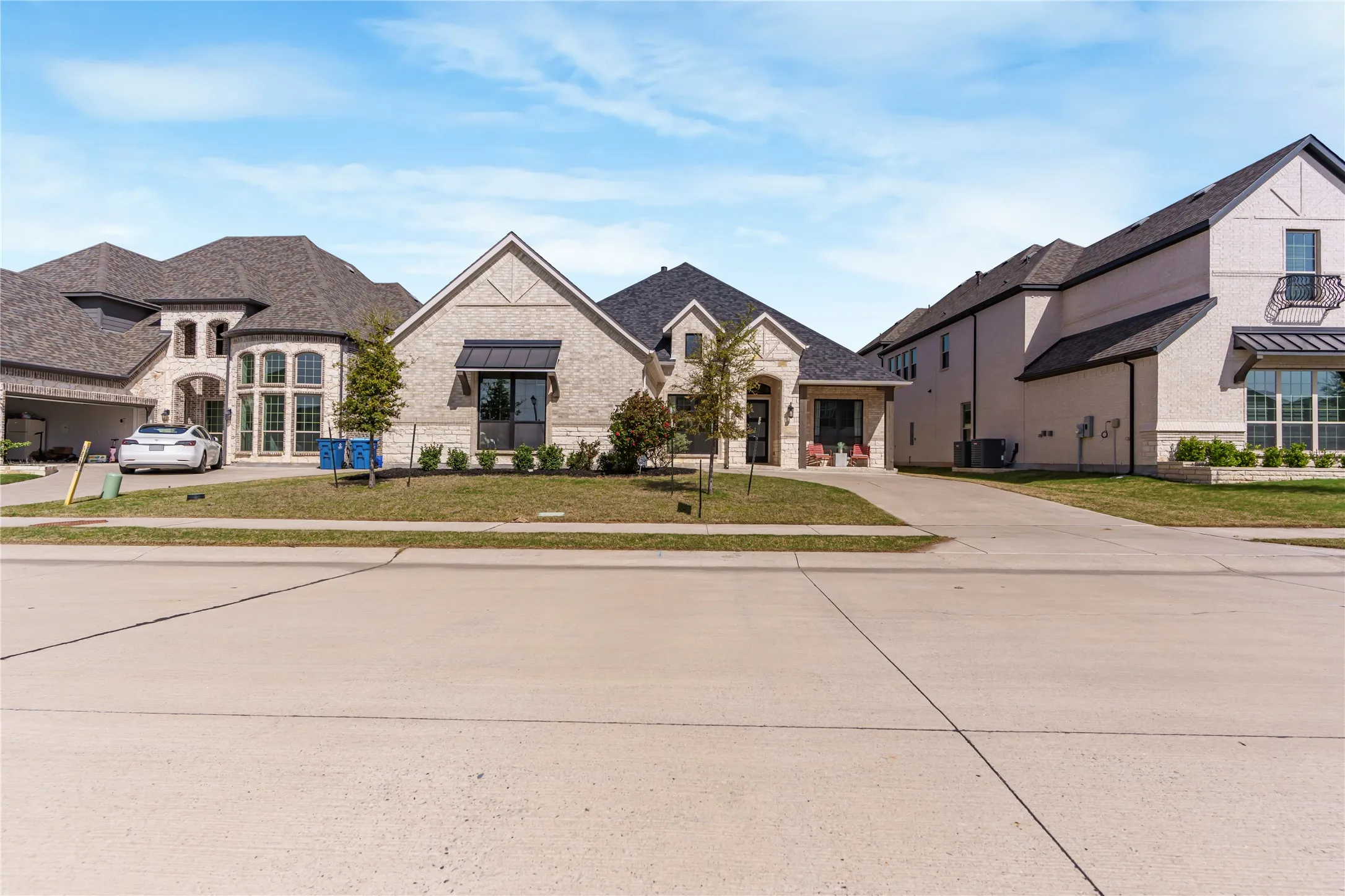 Single Family Residence For Sale in Rockwall County , 2316 Topaz Drive, Rockwall, Texas 75087, 4 Bedrooms, 4 Bathrooms, 2 Garage spaces, 2,704 Sqft, built in 2021, Price $598,000, mls#21212872, Real Estate Agent in Rockwall, Homes For Sale in Rockwall county, Homes For Sale in Rockwall, Realtor in Rockwall Texas, Real Estate Brokerage Independent Realty Texas, Luminita Cordes Realtor