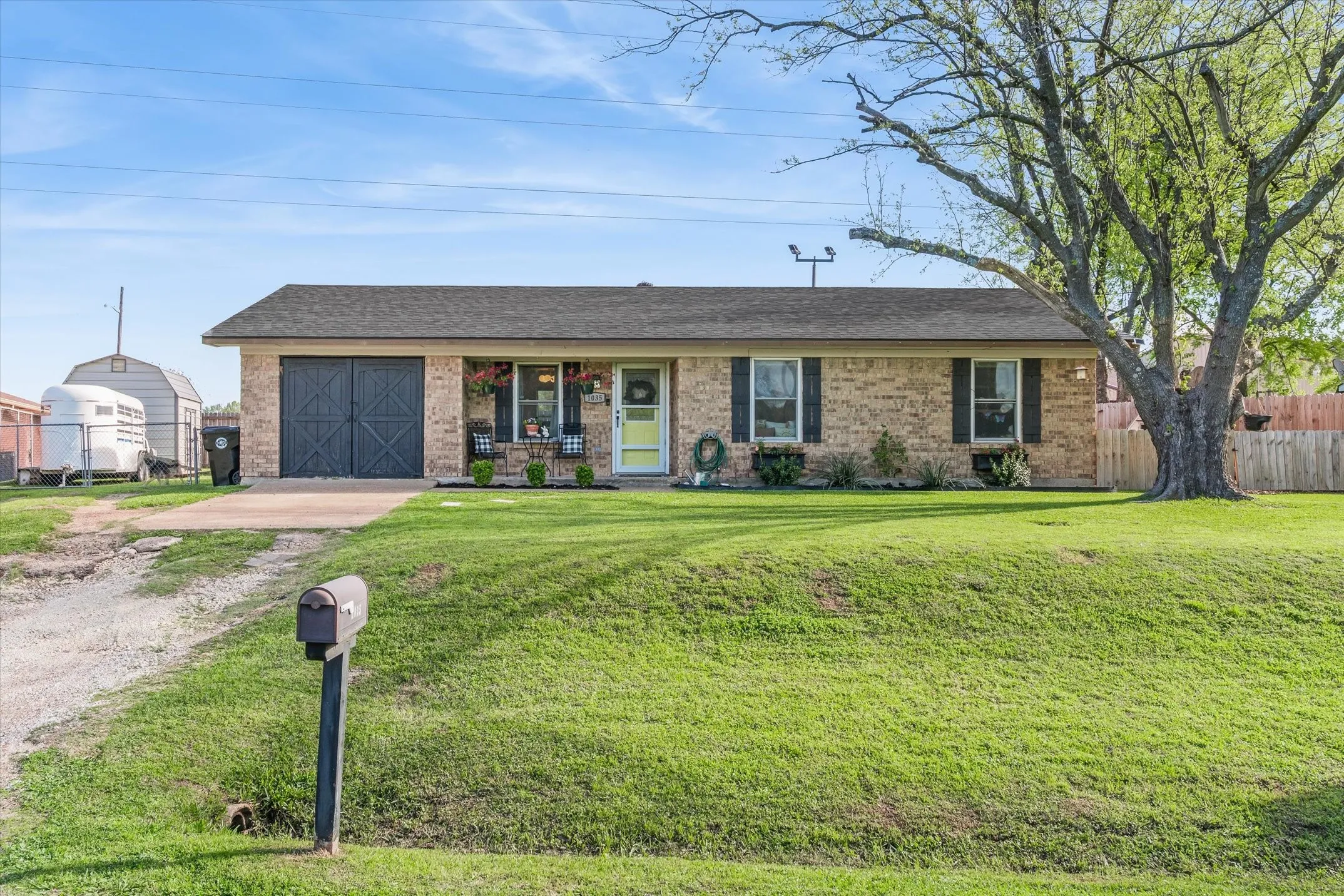 Single Family Residence For Sale in Van Zandt County , 1035 Houston Street, Wills Point, Texas 75169, 3 Bedroom, 2 Bathroom, Garage spaces, 1,356 Sqft, built in 1981, Preowned, mls#21212334, Real Estate Agent in Wills Point, Homes For Sale in Van Zandt county, Homes For Sale in Wills Point, Realtor in Wills Point Texas, Real Estate Brokerage Independent Realty Texas, Luminita Cordes Realtor