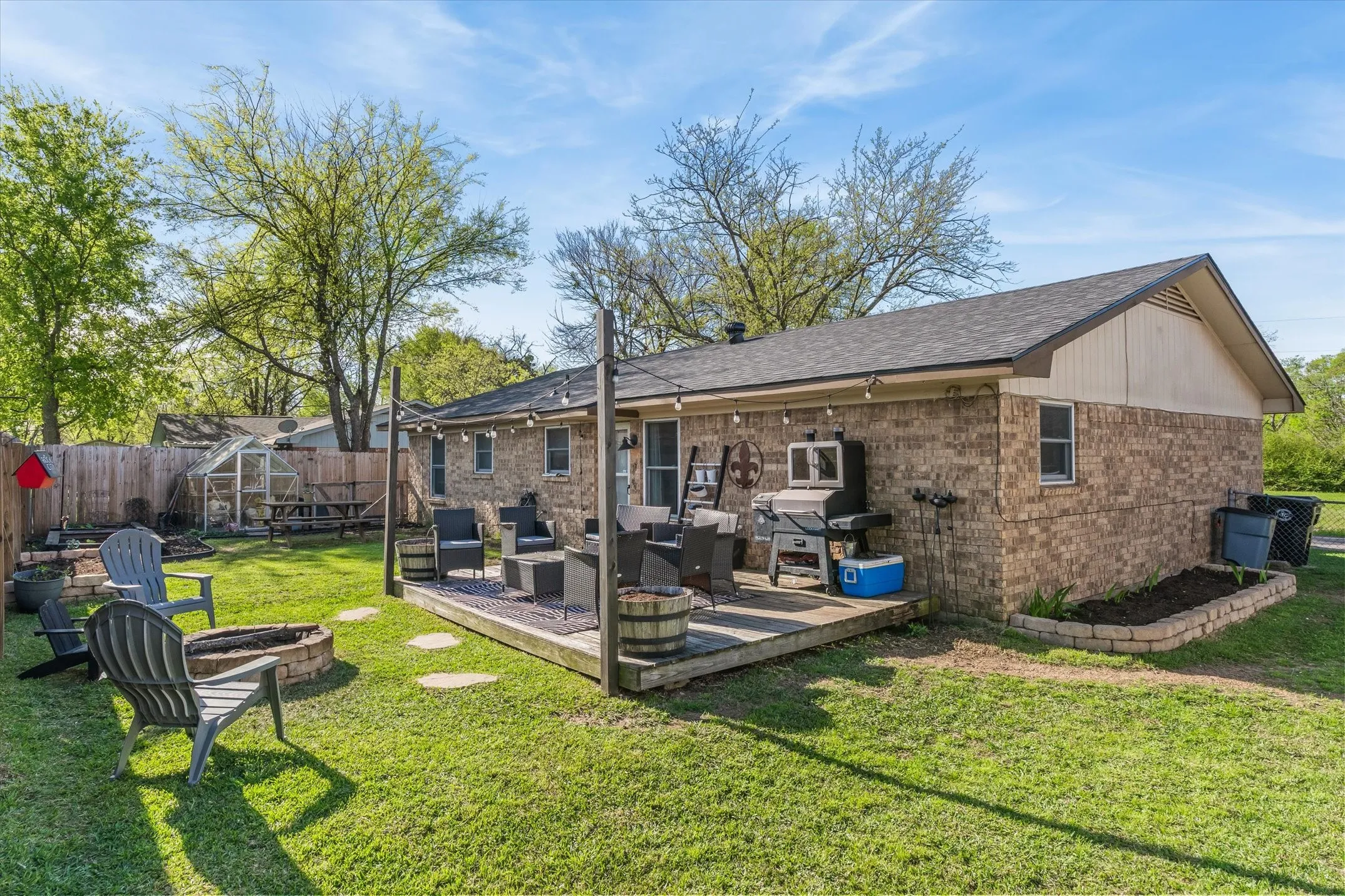 Single Family Residence For Sale in Van Zandt County , 1035 Houston Street, Wills Point, Texas 75169, 3 Bedroom, 2 Bathroom, Garage spaces, 1,356 Sqft, built in 1981, Preowned, mls#21212334, Real Estate Agent in Wills Point, Homes For Sale in Van Zandt county, Homes For Sale in Wills Point, Realtor in Wills Point Texas, Real Estate Brokerage Independent Realty Texas, Luminita Cordes Realtor