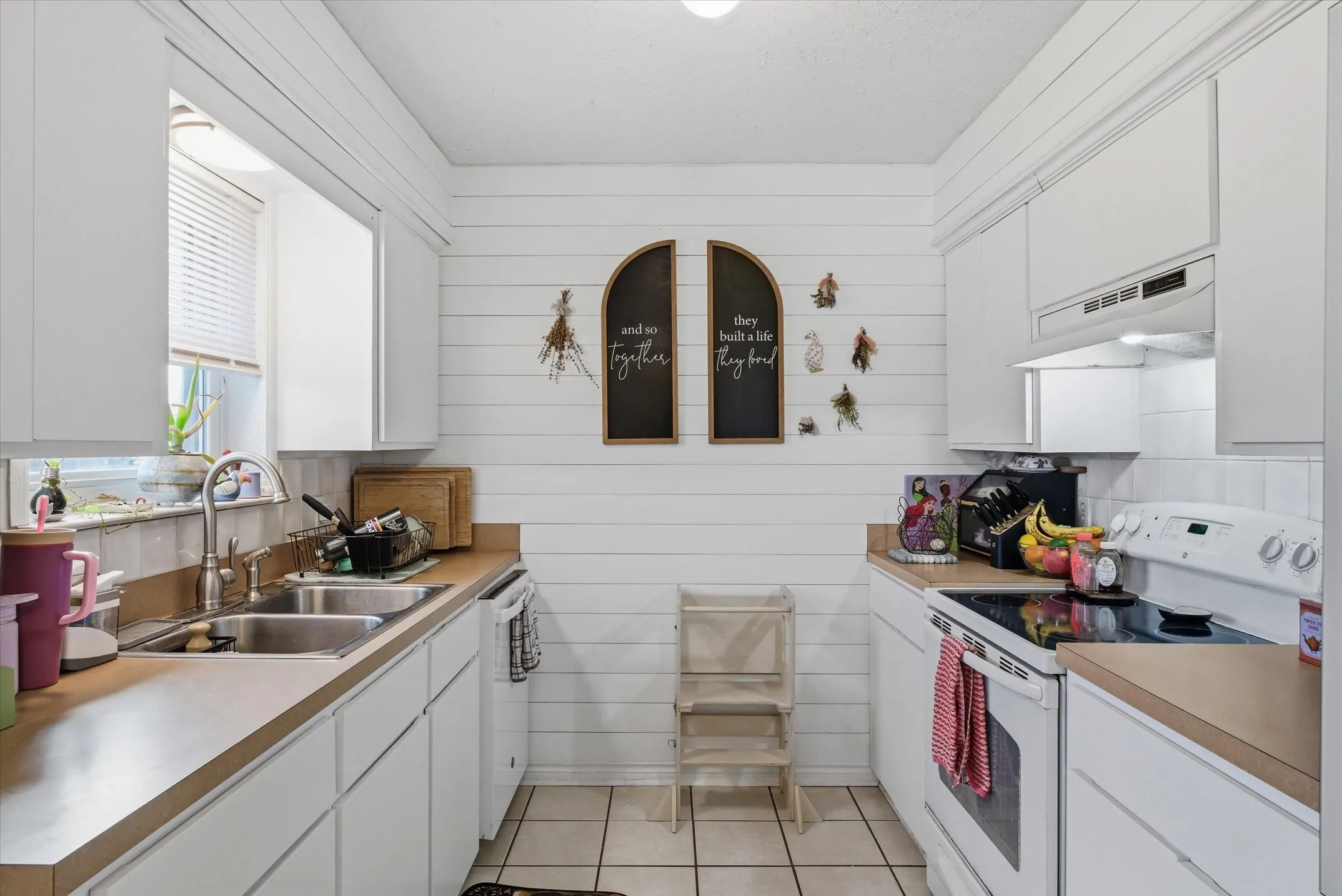 Single Family Residence For Sale in Van Zandt County , 1035 Houston Street, Wills Point, Texas 75169, 3 Bedroom, 2 Bathroom, Garage spaces, 1,356 Sqft, built in 1981, Preowned, mls#21212334, Real Estate Agent in Wills Point, Homes For Sale in Van Zandt county, Homes For Sale in Wills Point, Realtor in Wills Point Texas, Real Estate Brokerage Independent Realty Texas, Luminita Cordes Realtor