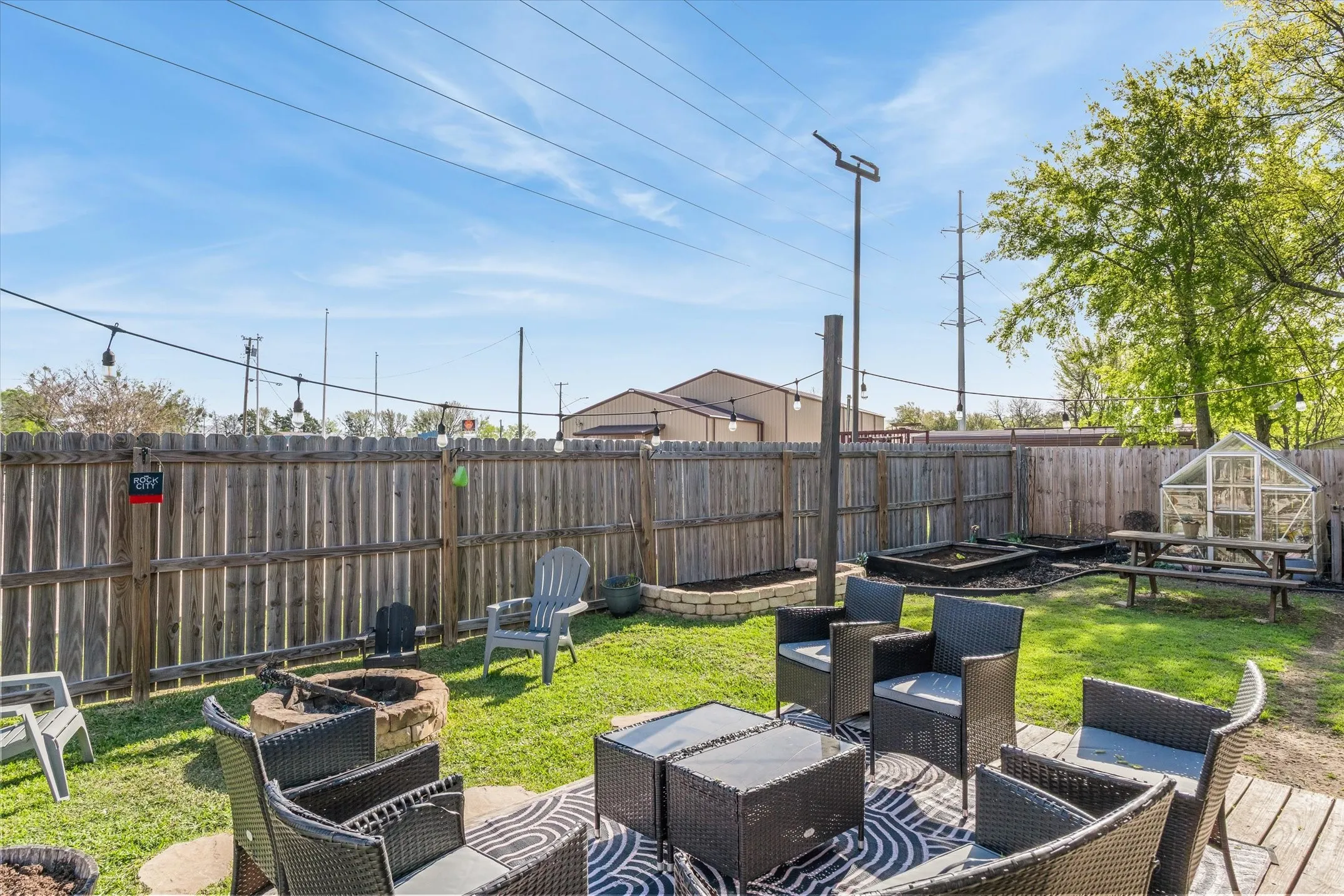 Single Family Residence For Sale in Van Zandt County , 1035 Houston Street, Wills Point, Texas 75169, 3 Bedroom, 2 Bathroom, Garage spaces, 1,356 Sqft, built in 1981, Preowned, mls#21212334, Real Estate Agent in Wills Point, Homes For Sale in Van Zandt county, Homes For Sale in Wills Point, Realtor in Wills Point Texas, Real Estate Brokerage Independent Realty Texas, Luminita Cordes Realtor