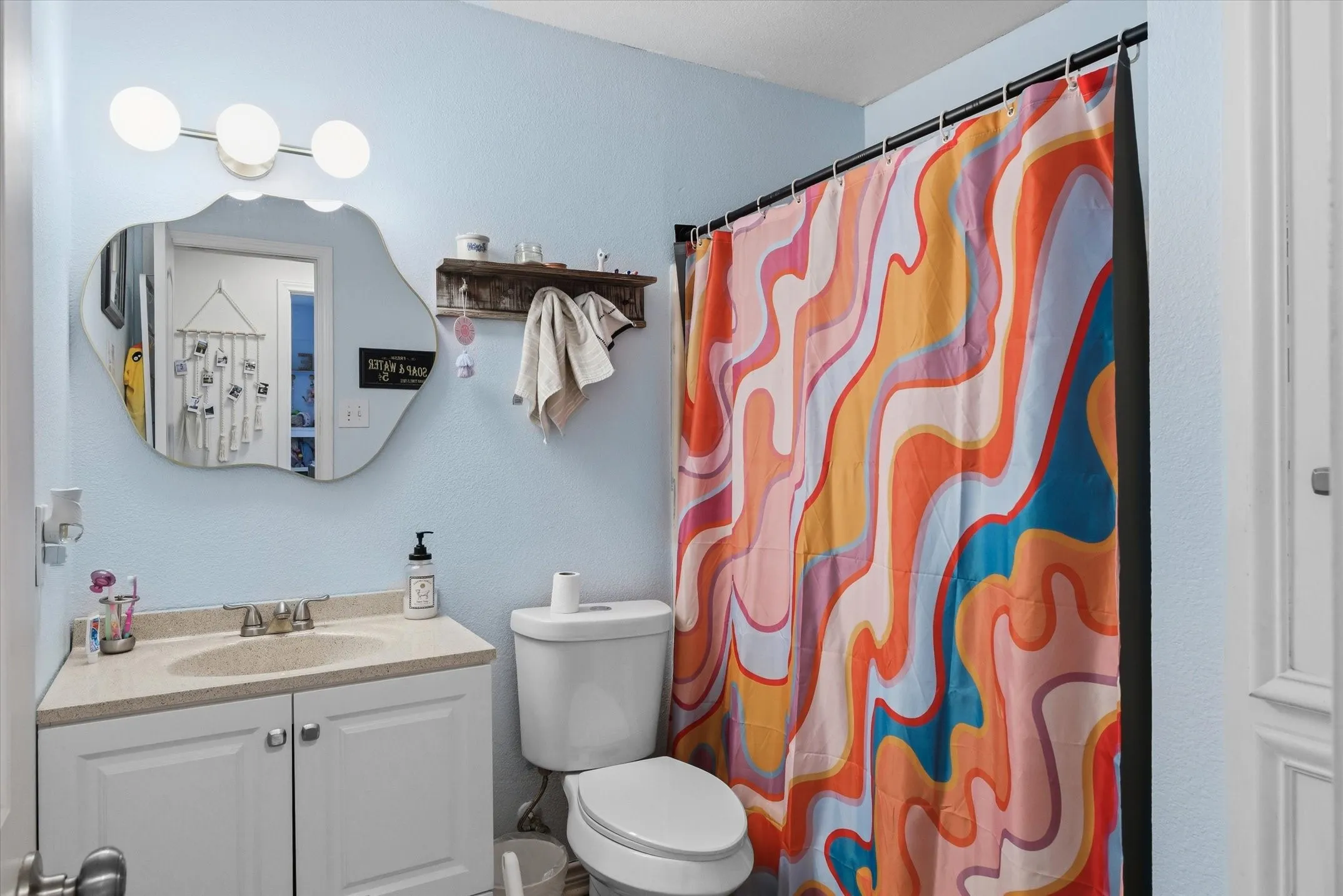 Single Family Residence For Sale in Van Zandt County , 1035 Houston Street, Wills Point, Texas 75169, 3 Bedroom, 2 Bathroom, Garage spaces, 1,356 Sqft, built in 1981, Preowned, mls#21212334, Real Estate Agent in Wills Point, Homes For Sale in Van Zandt county, Homes For Sale in Wills Point, Realtor in Wills Point Texas, Real Estate Brokerage Independent Realty Texas, Luminita Cordes Realtor