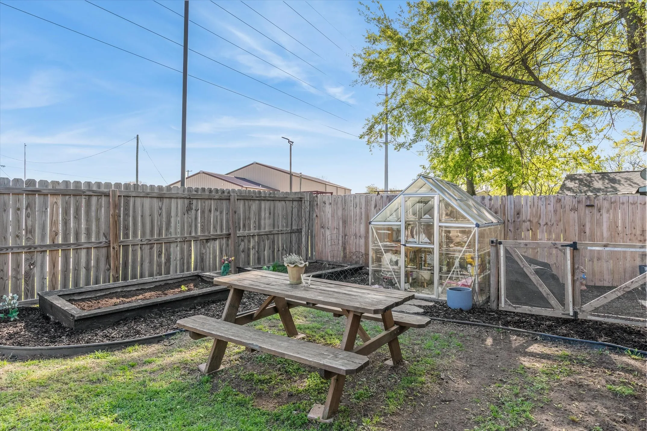 Single Family Residence For Sale in Van Zandt County , 1035 Houston Street, Wills Point, Texas 75169, 3 Bedroom, 2 Bathroom, Garage spaces, 1,356 Sqft, built in 1981, Preowned, mls#21212334, Real Estate Agent in Wills Point, Homes For Sale in Van Zandt county, Homes For Sale in Wills Point, Realtor in Wills Point Texas, Real Estate Brokerage Independent Realty Texas, Luminita Cordes Realtor