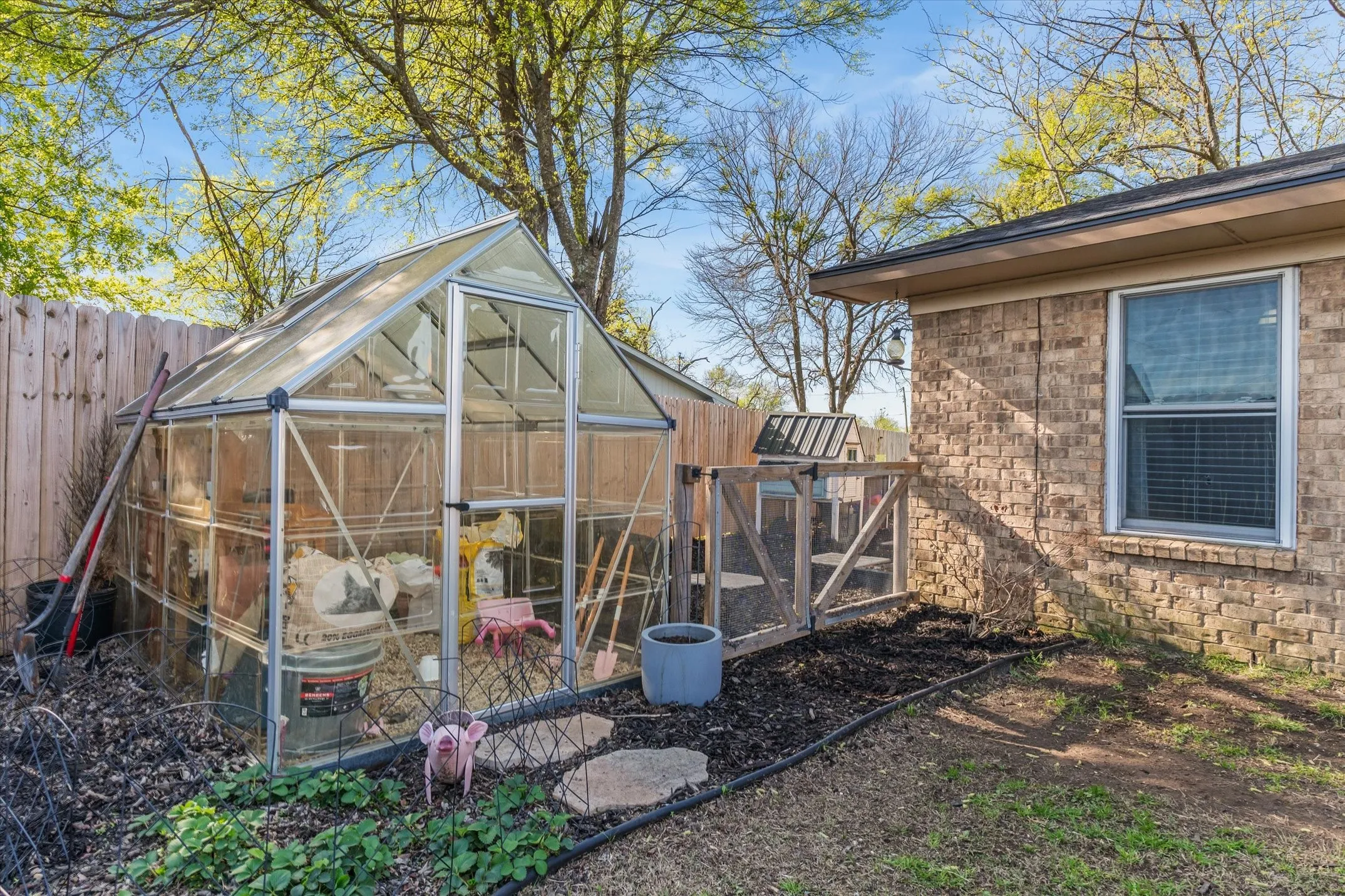 Single Family Residence For Sale in Van Zandt County , 1035 Houston Street, Wills Point, Texas 75169, 3 Bedroom, 2 Bathroom, Garage spaces, 1,356 Sqft, built in 1981, Preowned, mls#21212334, Real Estate Agent in Wills Point, Homes For Sale in Van Zandt county, Homes For Sale in Wills Point, Realtor in Wills Point Texas, Real Estate Brokerage Independent Realty Texas, Luminita Cordes Realtor