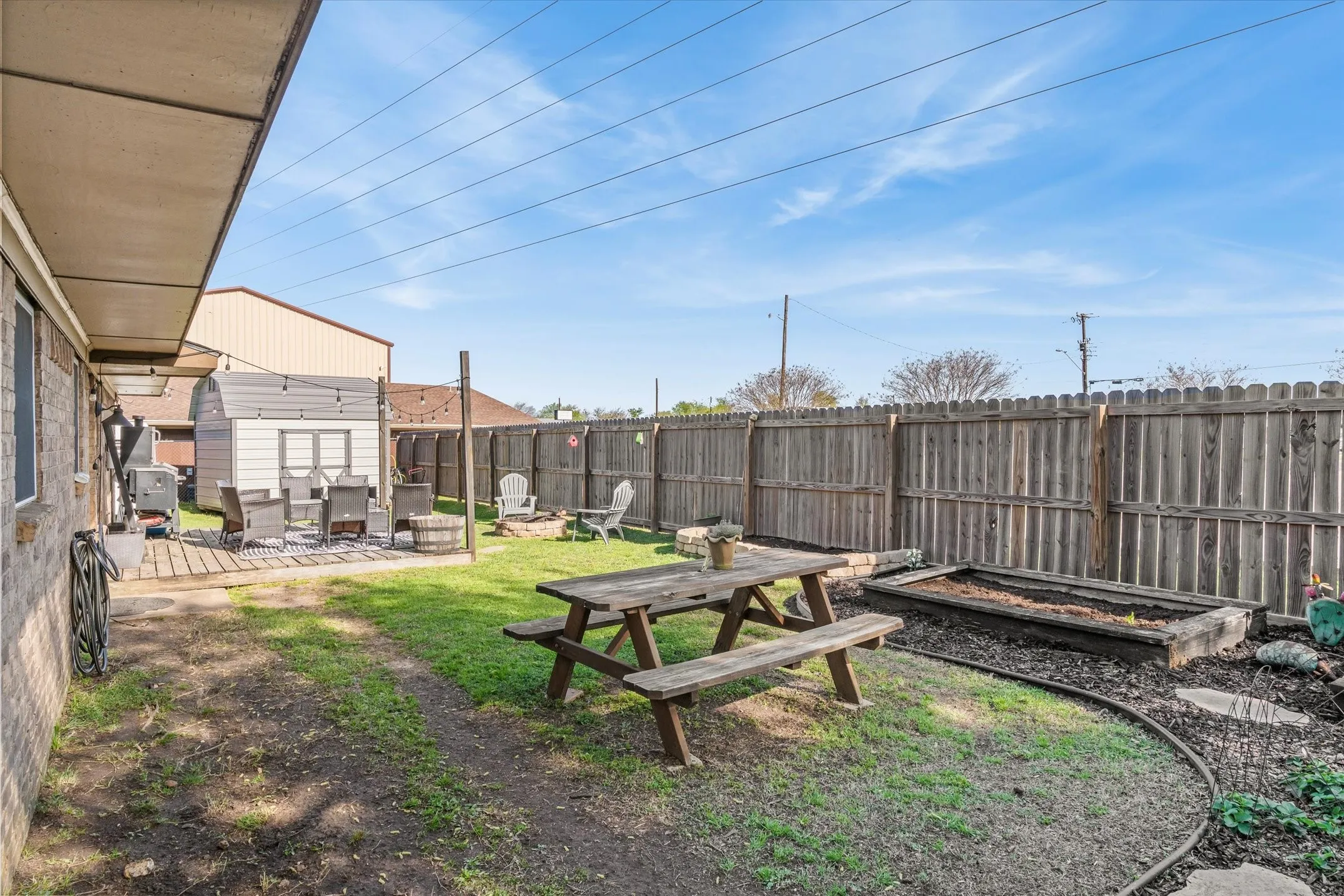 Single Family Residence For Sale in Van Zandt County , 1035 Houston Street, Wills Point, Texas 75169, 3 Bedroom, 2 Bathroom, Garage spaces, 1,356 Sqft, built in 1981, Preowned, mls#21212334, Real Estate Agent in Wills Point, Homes For Sale in Van Zandt county, Homes For Sale in Wills Point, Realtor in Wills Point Texas, Real Estate Brokerage Independent Realty Texas, Luminita Cordes Realtor