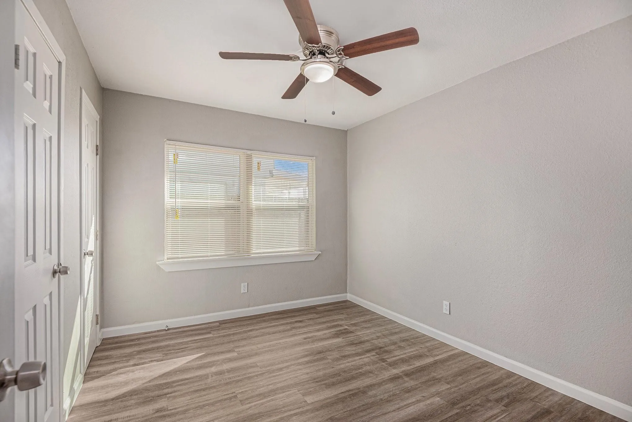 Triplex For Sale in Dallas County , 406 Dawson Circle, Grand Prairie, Texas 75051, 5 Bedroom, 3 Bathroom, Garage spaces, 0 Sqft, built in 1953, Preowned, mls#21214677, Real Estate Agent in Grand Prairie, Homes For Sale in Dallas county, Homes For Sale in Grand Prairie, Realtor in Grand Prairie Texas, Real Estate Brokerage Independent Realty Texas, Luminita Cordes Realtor