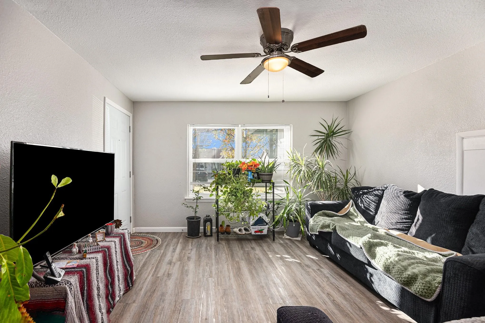 Triplex For Sale in Dallas County , 406 Dawson Circle, Grand Prairie, Texas 75051, 5 Bedroom, 3 Bathroom, Garage spaces, 0 Sqft, built in 1953, Preowned, mls#21214677, Real Estate Agent in Grand Prairie, Homes For Sale in Dallas county, Homes For Sale in Grand Prairie, Realtor in Grand Prairie Texas, Real Estate Brokerage Independent Realty Texas, Luminita Cordes Realtor