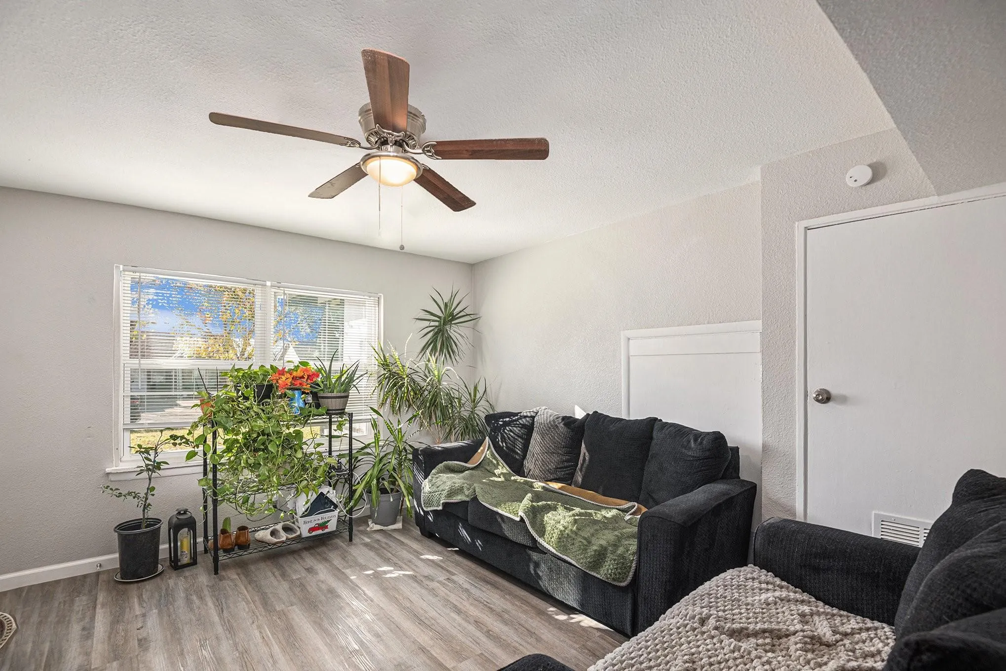 Triplex For Sale in Dallas County , 406 Dawson Circle, Grand Prairie, Texas 75051, 5 Bedroom, 3 Bathroom, Garage spaces, 0 Sqft, built in 1953, Preowned, mls#21214677, Real Estate Agent in Grand Prairie, Homes For Sale in Dallas county, Homes For Sale in Grand Prairie, Realtor in Grand Prairie Texas, Real Estate Brokerage Independent Realty Texas, Luminita Cordes Realtor